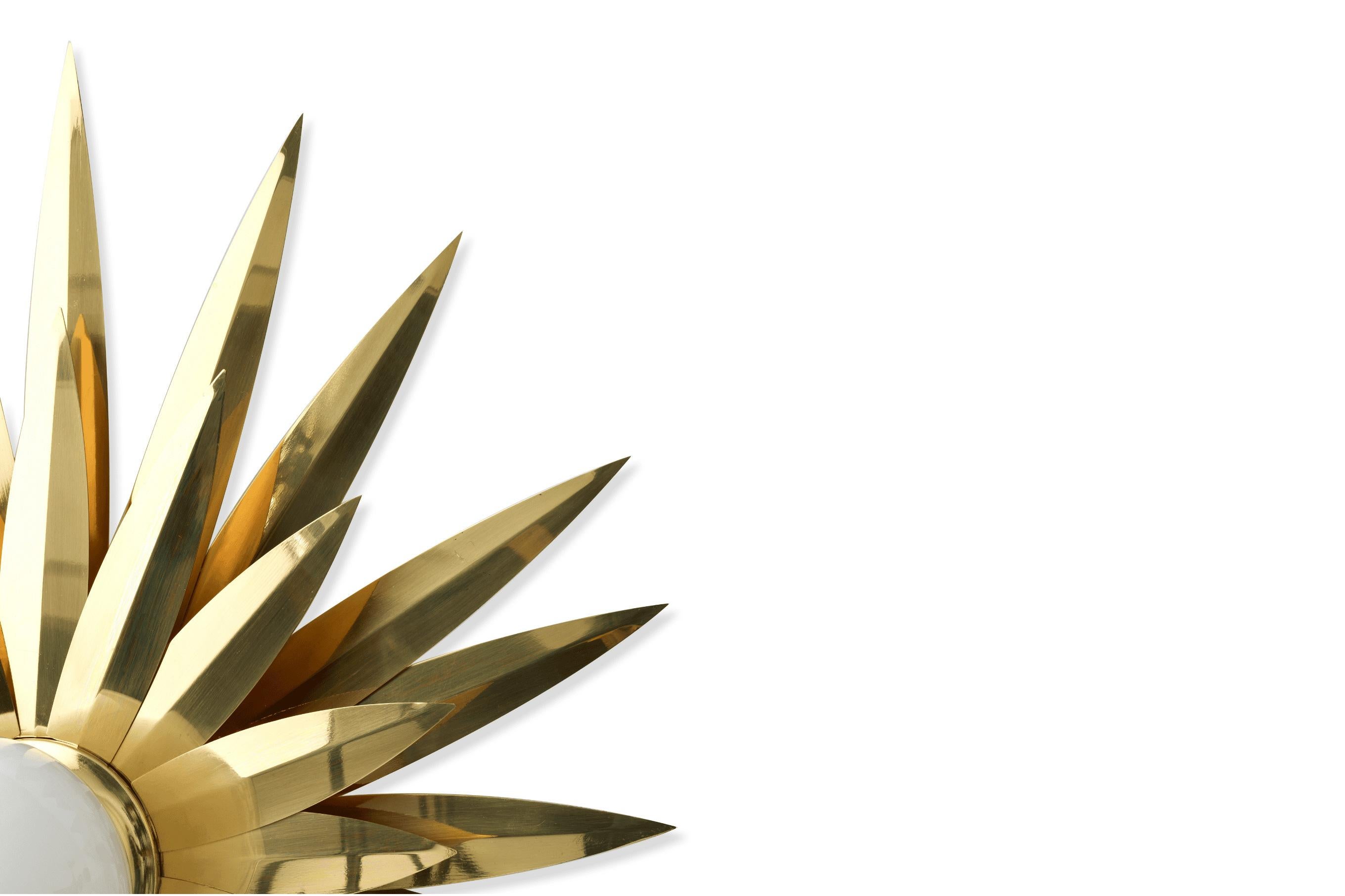 Gold 21st Century Brass Hand-Crafted Palm Sconce Wall Light For Sale 1