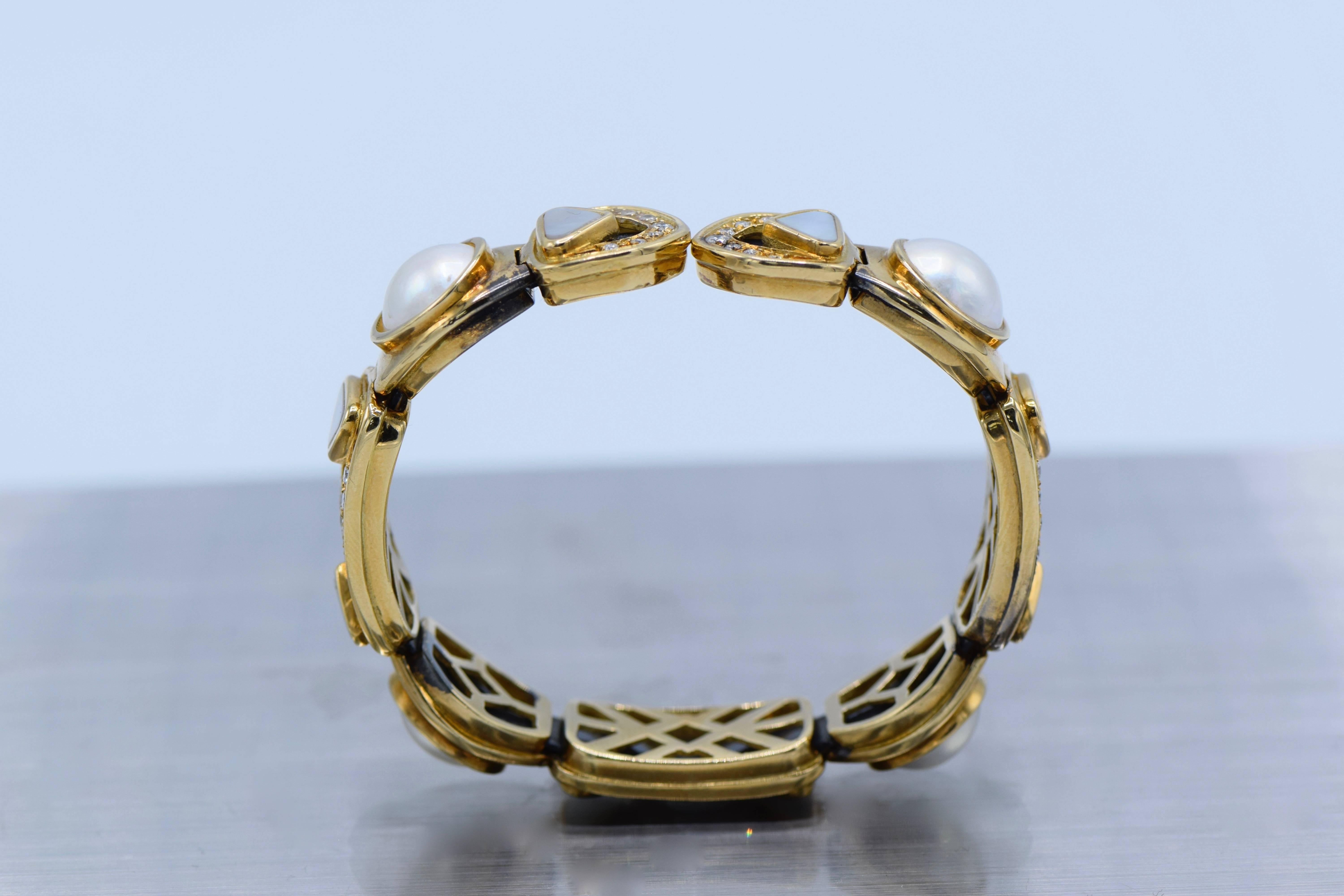 Gold, 4 Mabé Pearl, Mother-of-Pearl and 2.15 Diamond Bangle Bracelet In Excellent Condition In New York, NY