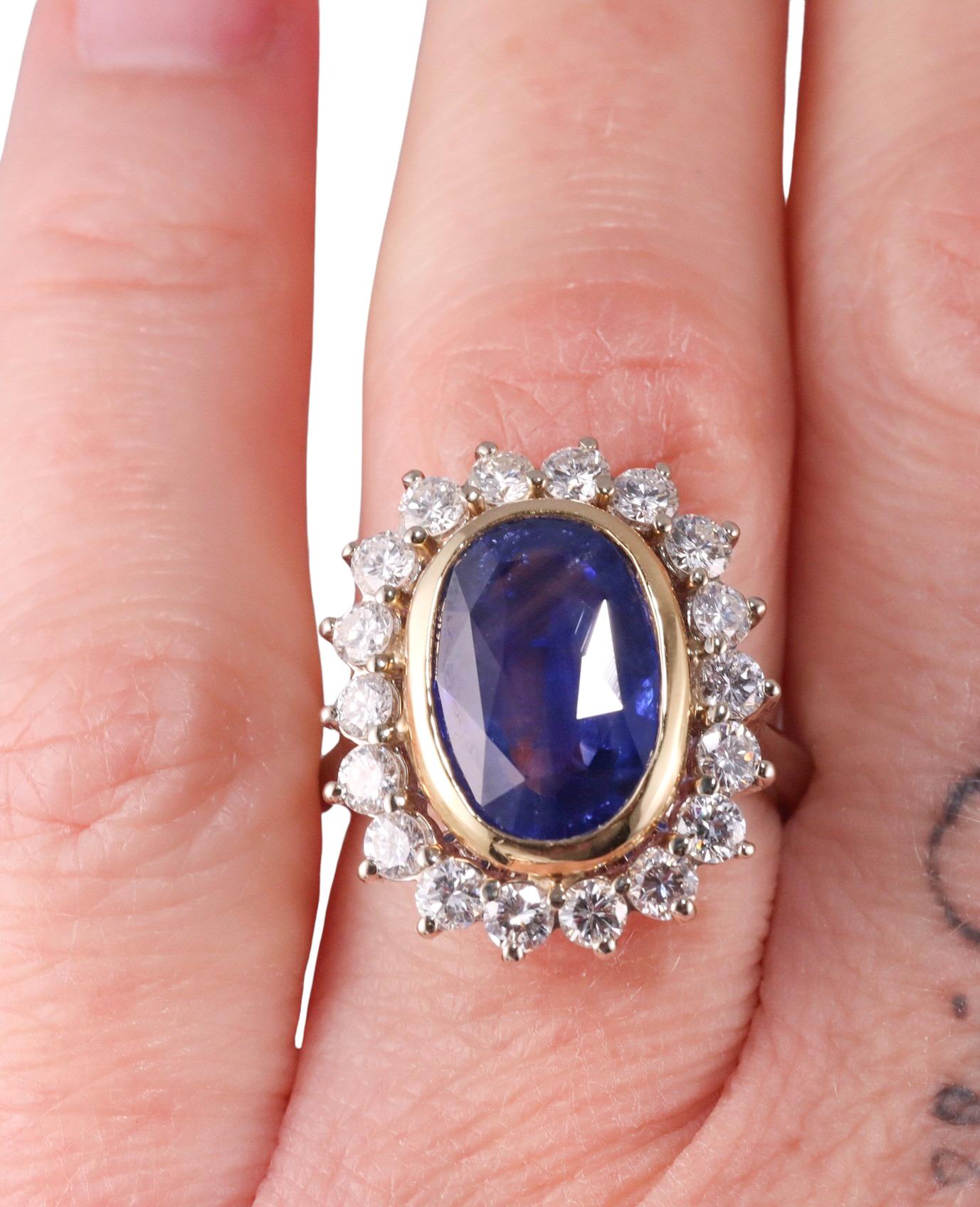 Women's Gold 4.70ct Sapphire Diamond Ring For Sale