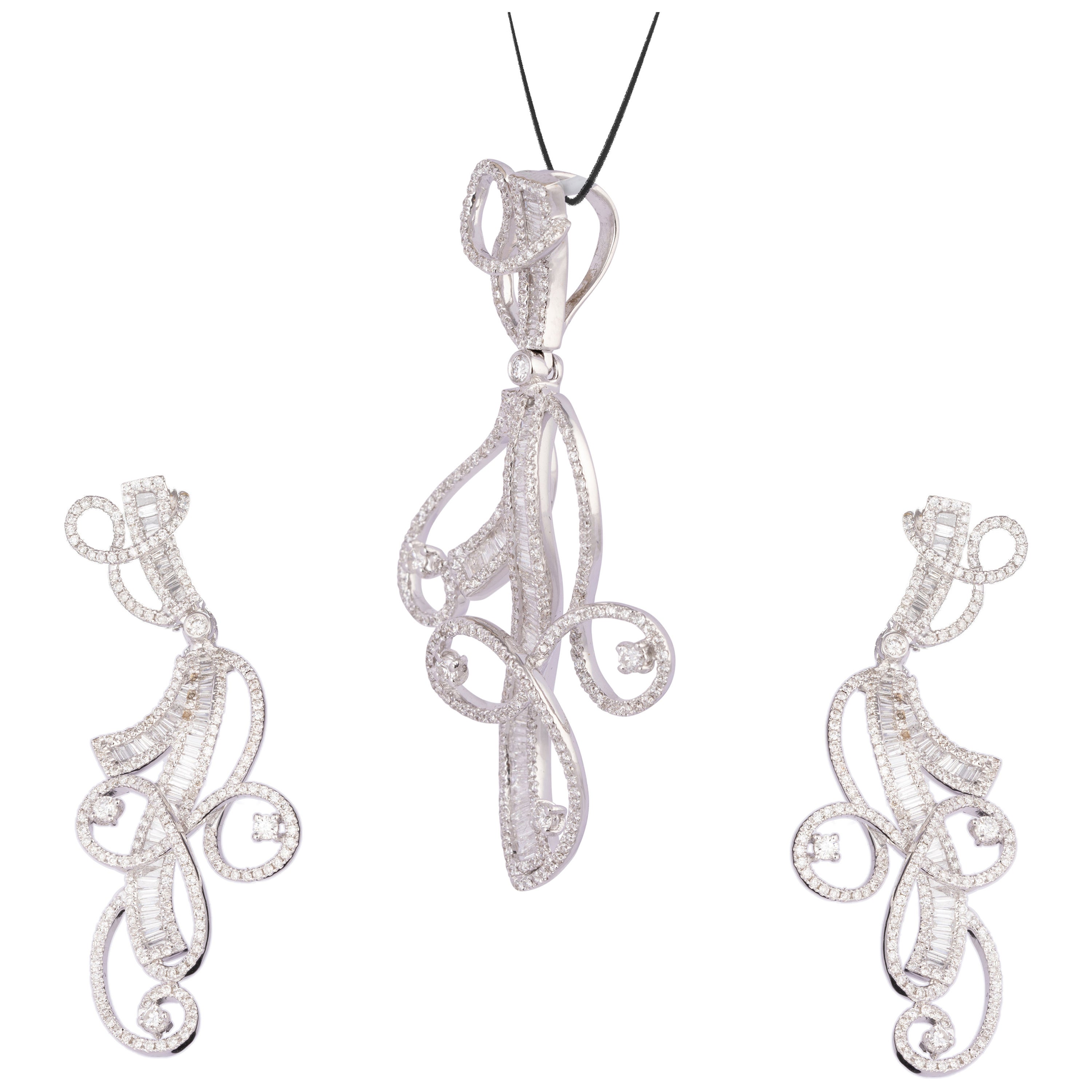 Gold 4.77cts diamond Pendant Set