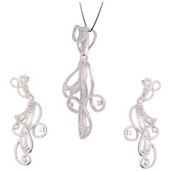 Gold 4.77cts diamond Pendant Set