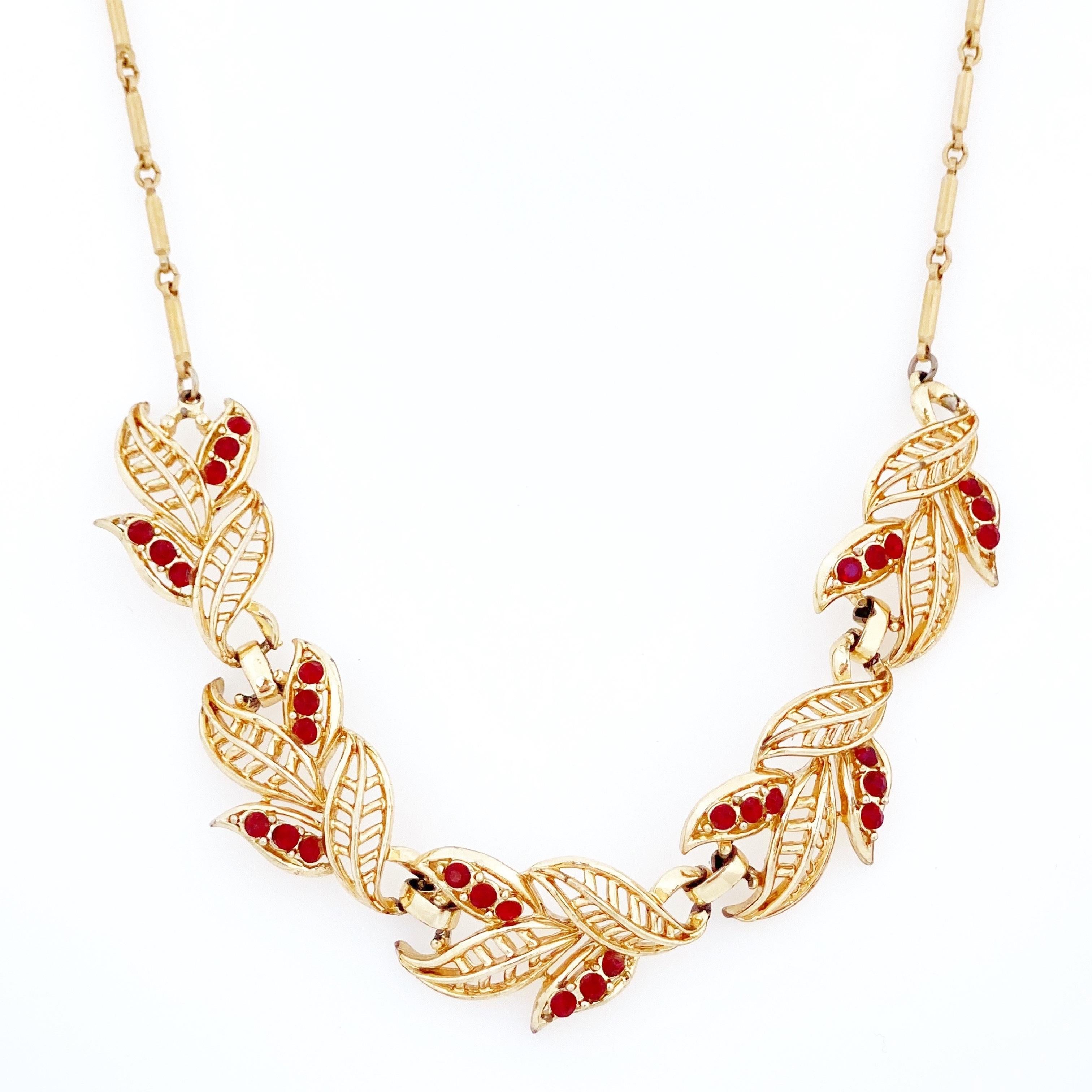 Choker-Halskette aus Gold mit abstraktem Blattmotiv und roten Strasssteinen von Coro, 1950er Jahre (Moderne) im Angebot