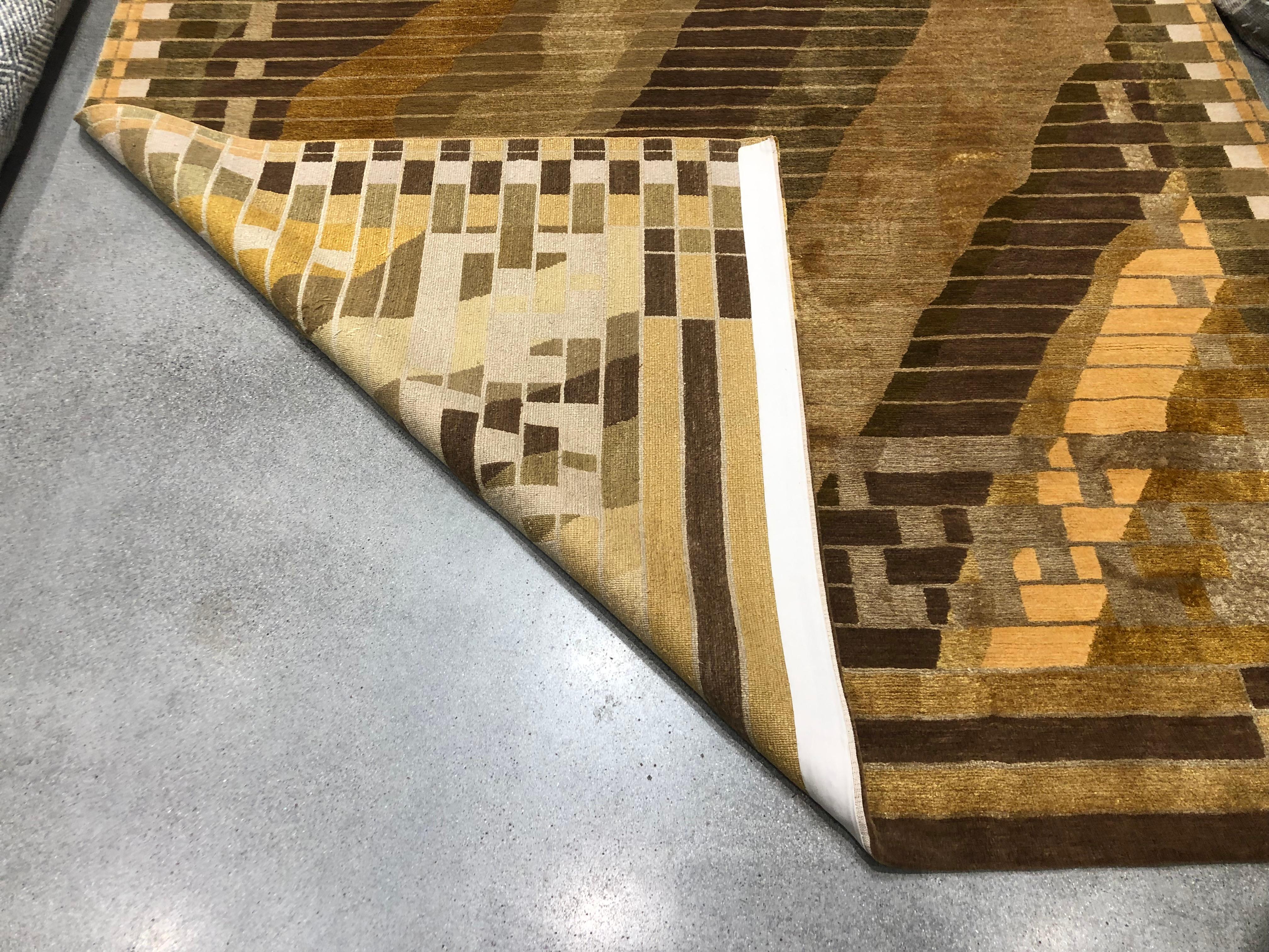 Gold Abstrakter Teppich

Farben: Dunkelbraun, Beige, Grau, Elfenbein, Gold, Schwarz.