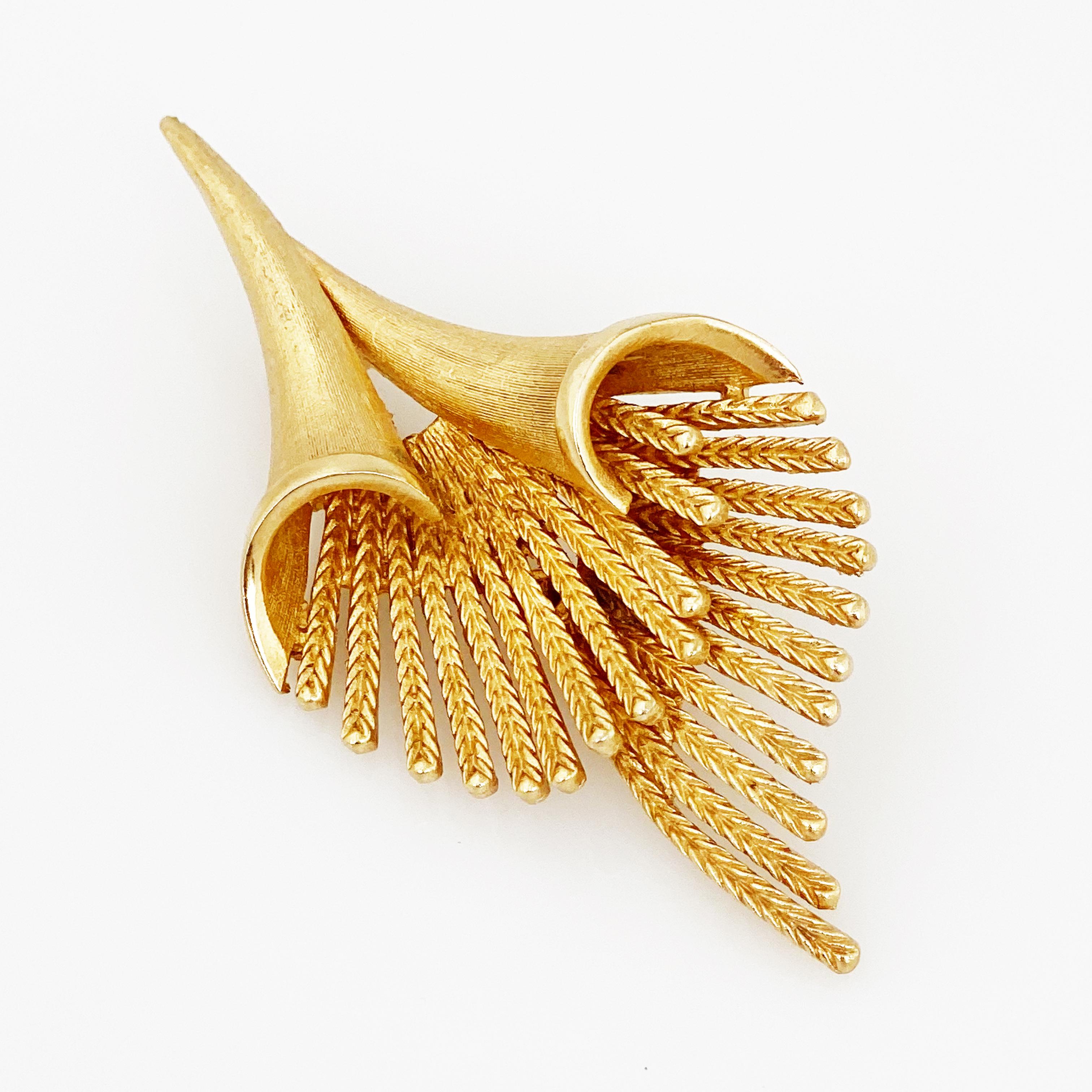 Gold Abstract Spray Bouquet Brooch By Coro, 1960s In Good Condition In McKinney, TX
