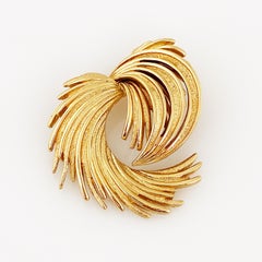 Gold Abstract Swirl Spray Brooch By Monet, 1970s