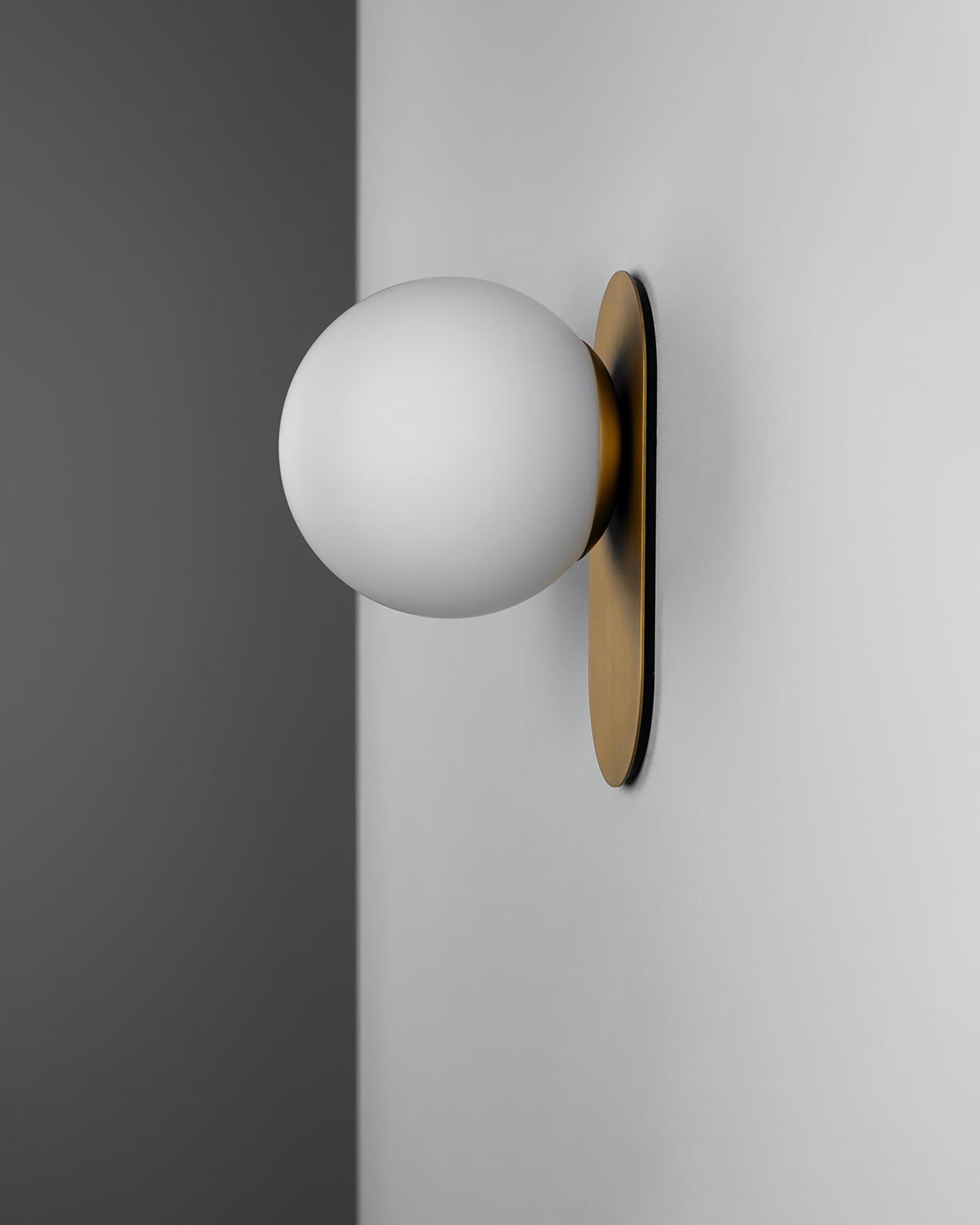 Gold Adrion wall sconce SM by Schwung
Dimensions: W 15 x D 16.1 x H 23 cm
Materials: brass, frosted glass.
All our lamps can be wired according to each country. If sold to the USA it will be wired for the USA for instance.

 Schwung is a german