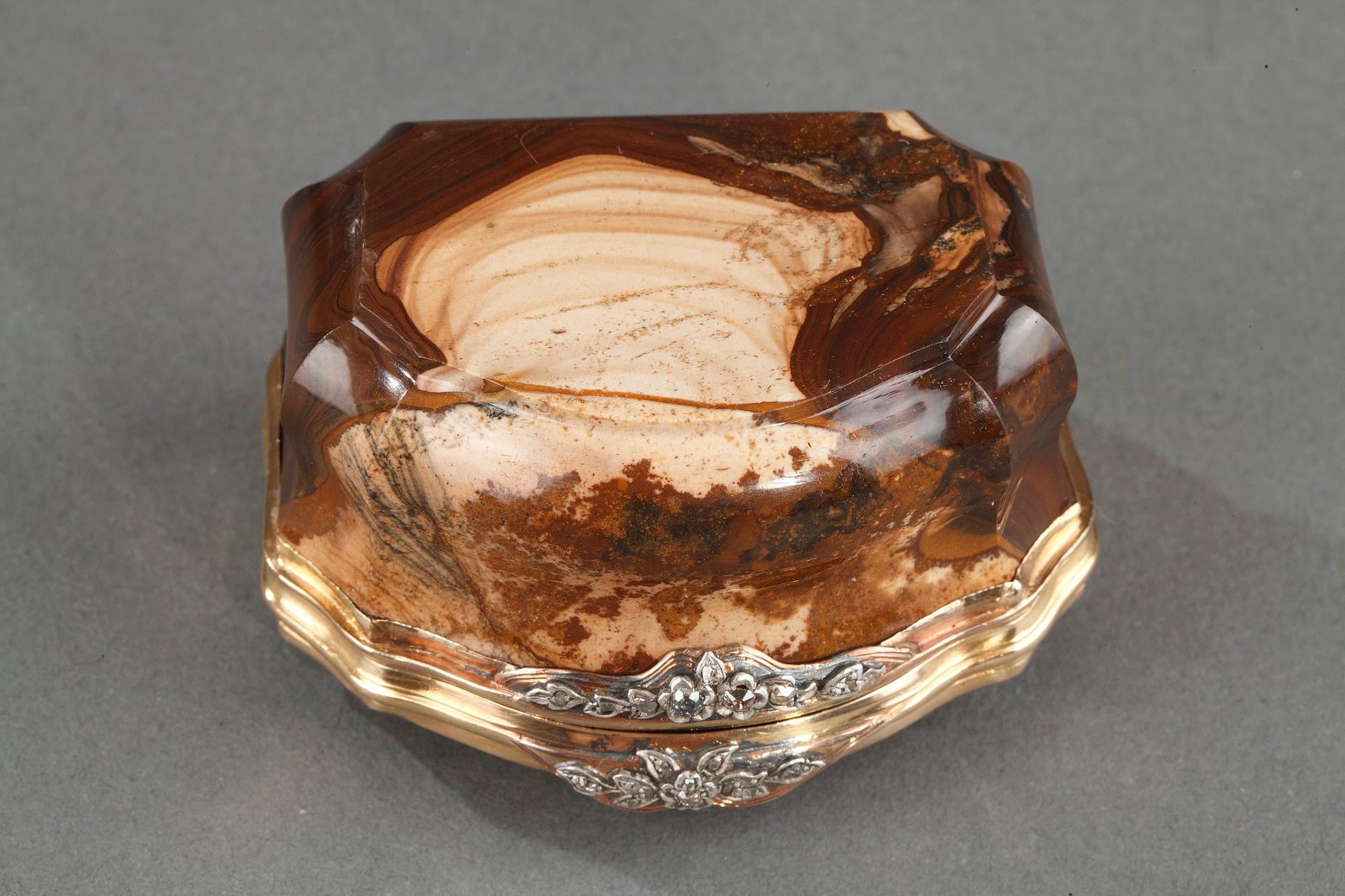 Gold, Agate and Gemstones Snuffbox, 18th Century 9