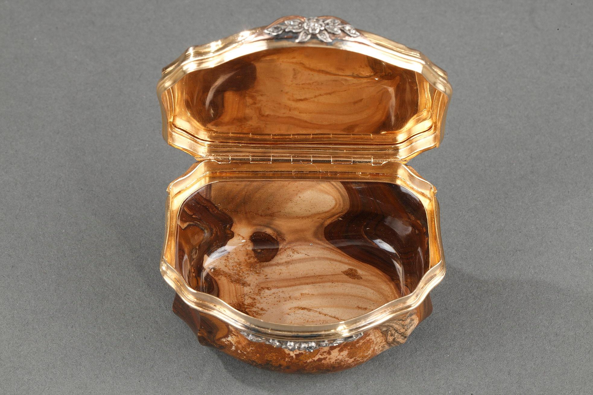 Gold, Agate and Gemstones Snuffbox, 18th Century 10