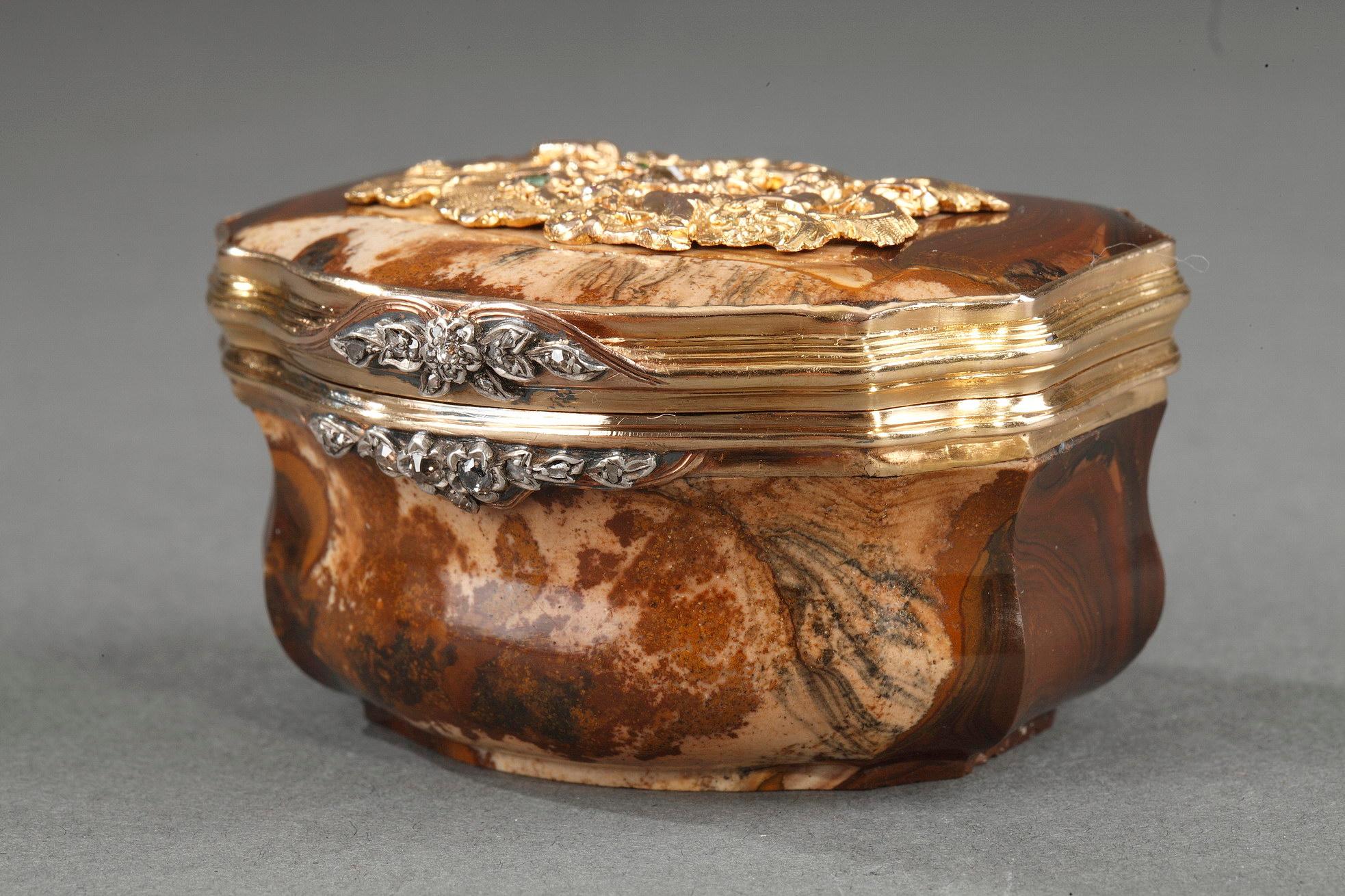 Gold, Agate and Gemstones Snuffbox, 18th Century In Good Condition In Paris, FR