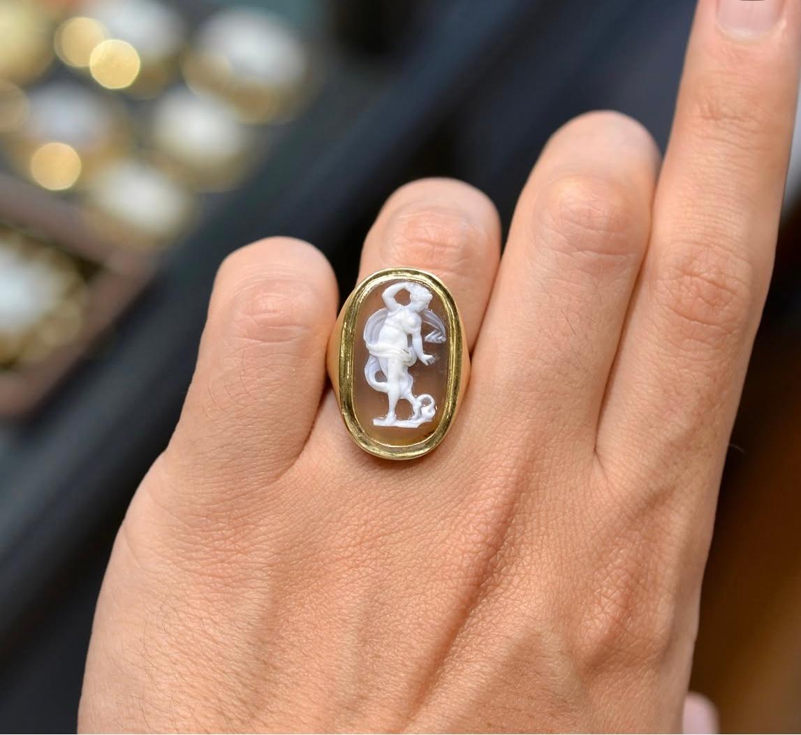 Gold Agate Cameo Ring Depicting Eurydice 17th Century For Sale 1
