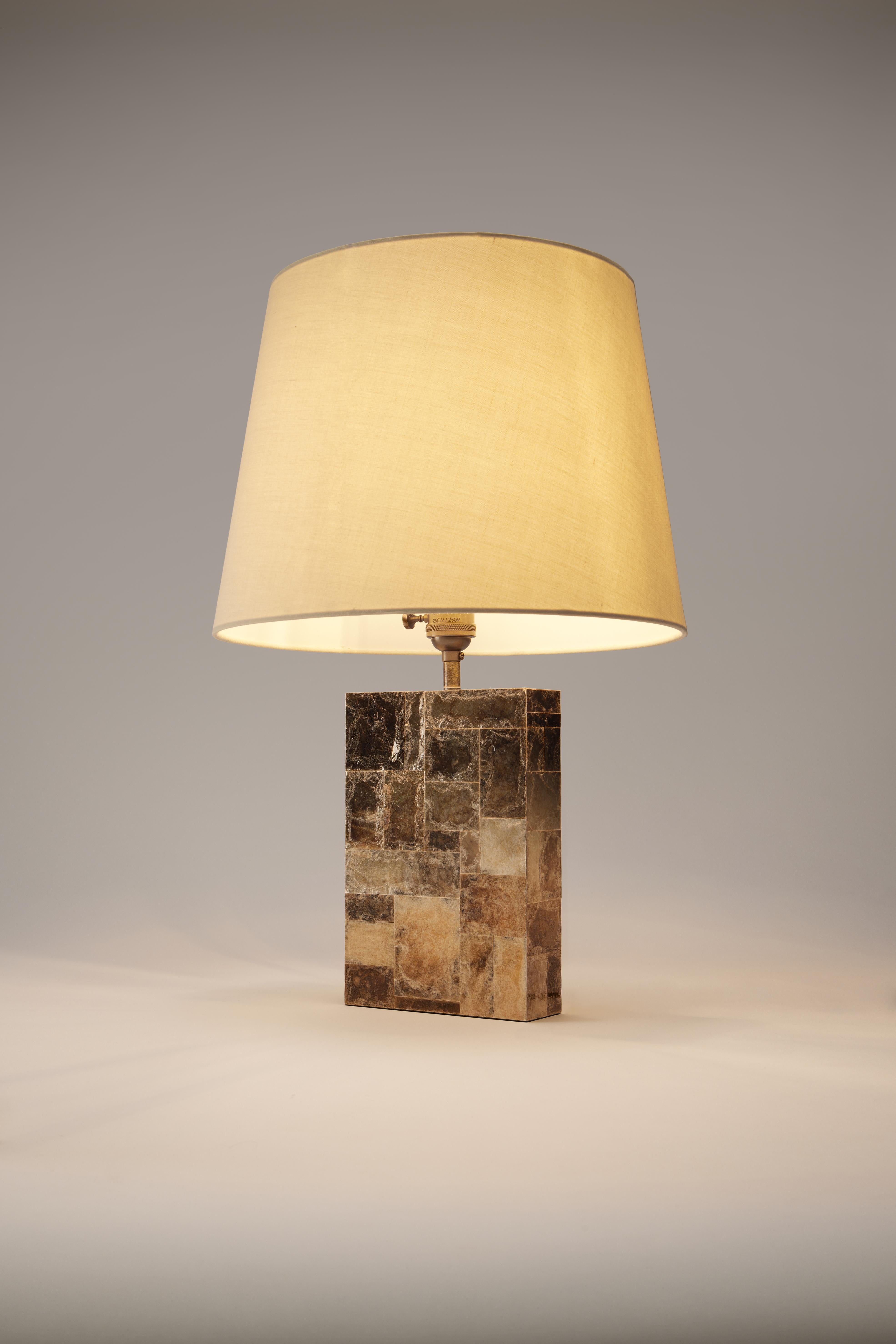 Gold, Amber and Bronze-Colored Mica & Patinated Brass Table Lamp In New Condition For Sale In London, GB