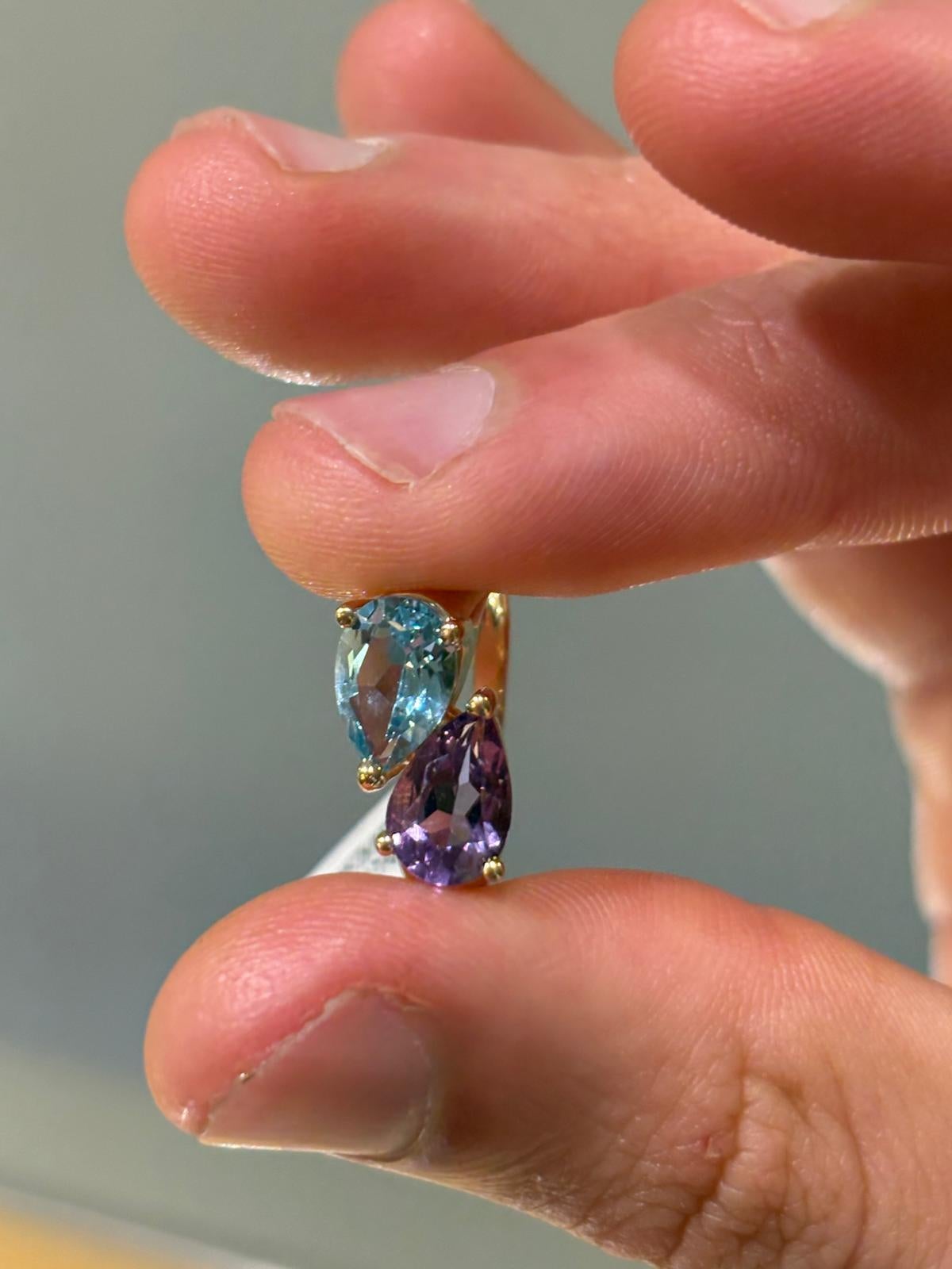 Anello in oro, ametista e topazio blu In condizioni buone in vendita a Princeton, NJ