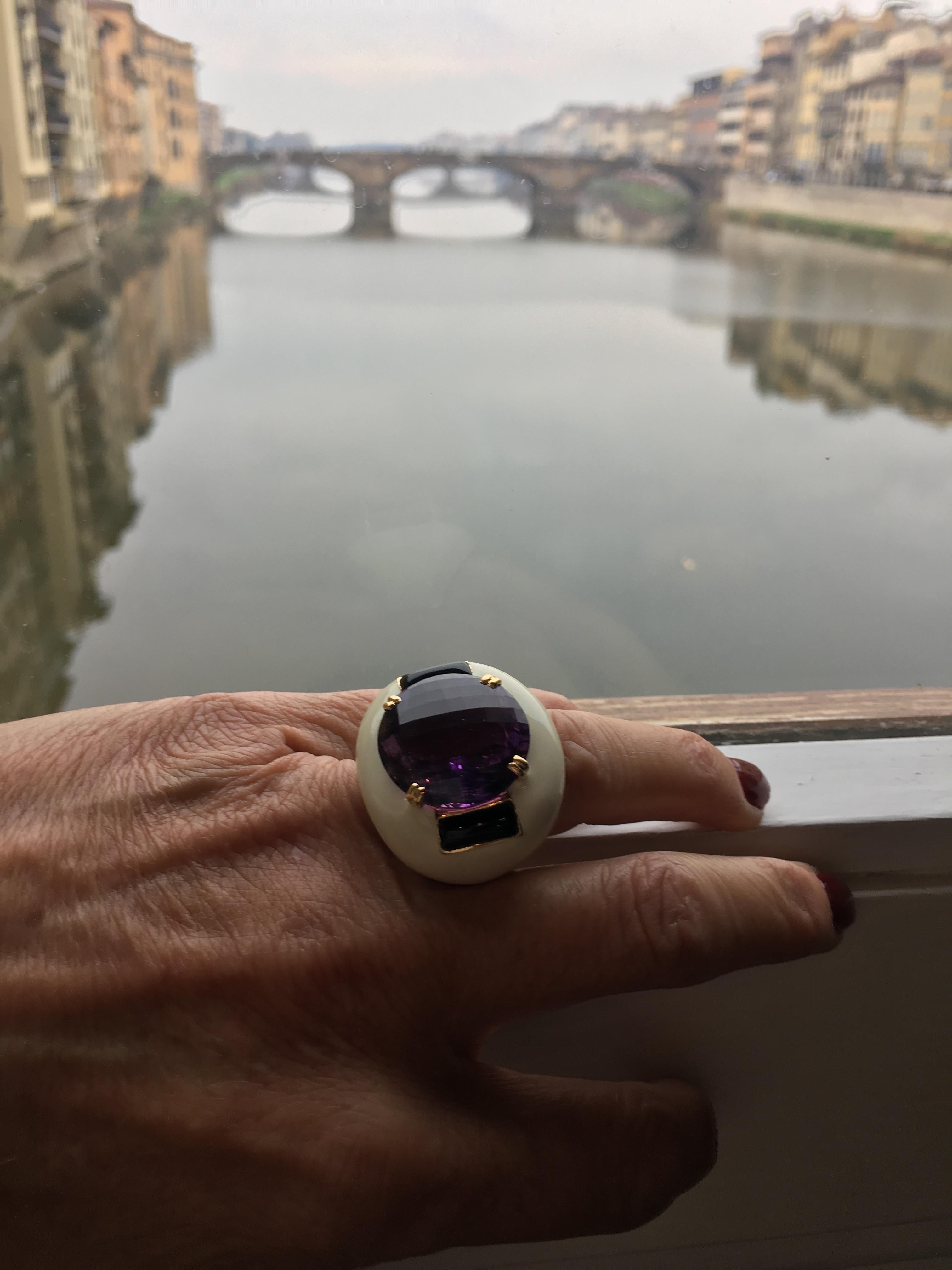 Gold Amethyst and Onyx Ring In Excellent Condition In Firenze, IT