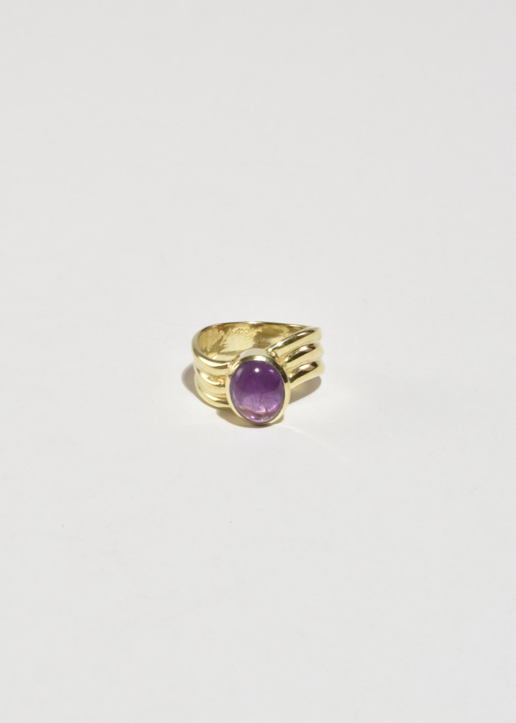 Vintage vermeil ring with a wavy ribbed band and an oval amethyst cabochon. Signed by the artist, 925.

Material: Gold vermeil, sterling silver, amethyst.
