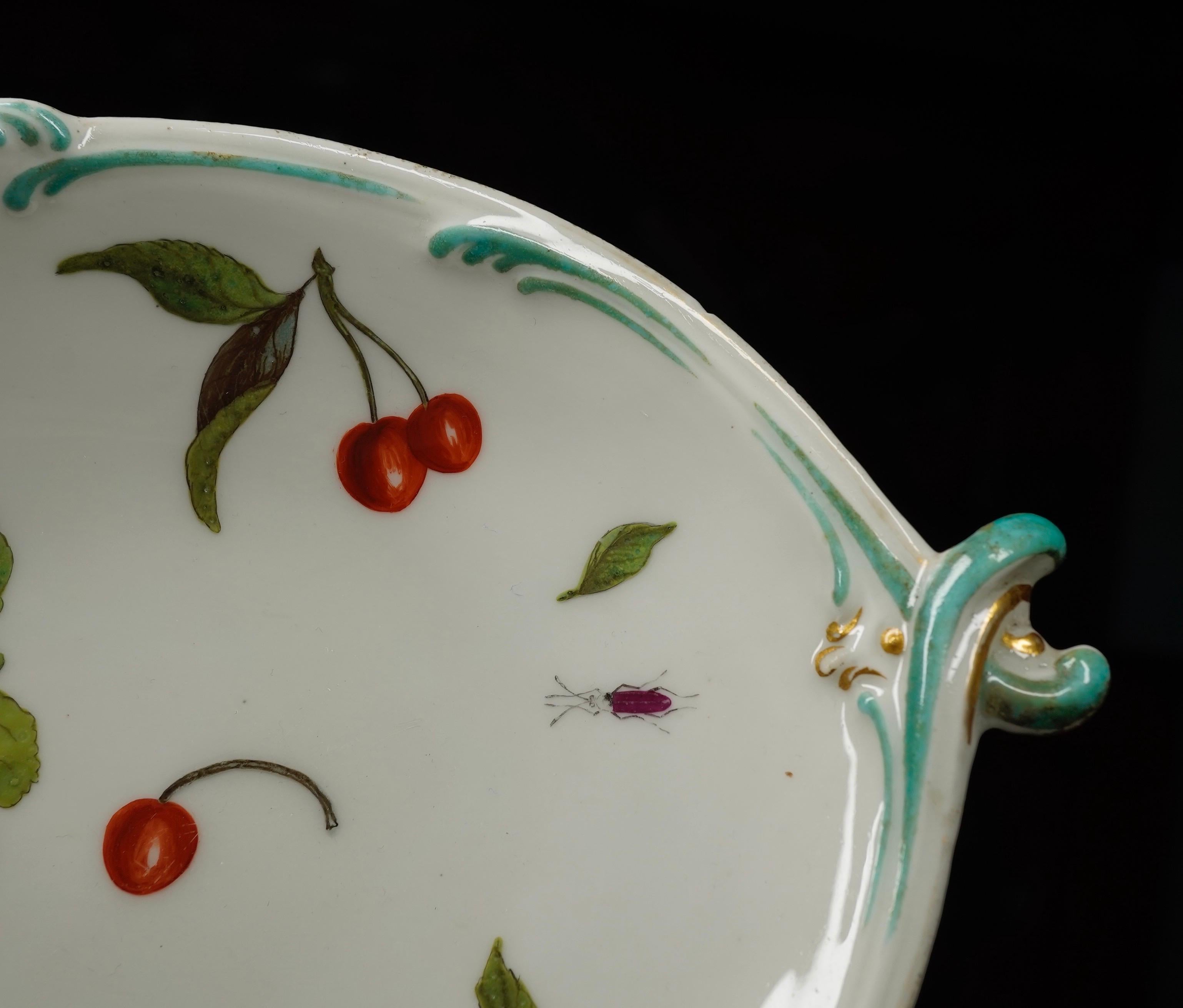 Gold Anchor Chelsea Rococo Shape Dish, Painted with Fruit and Bug, circa 1765 In Distressed Condition In Geelong, Victoria