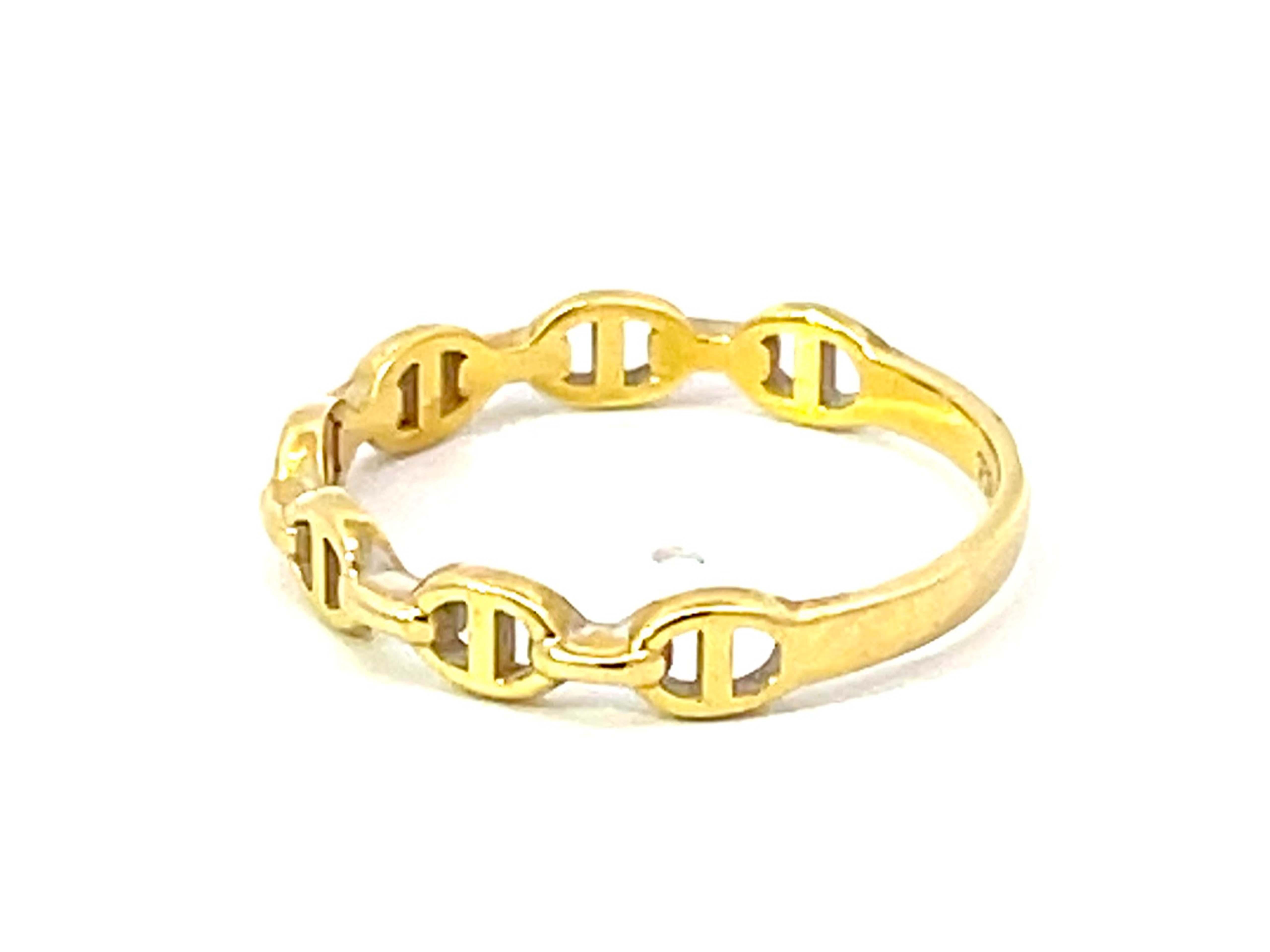Modern Gold Anchor Link Ring in 18k Yellow Gold For Sale