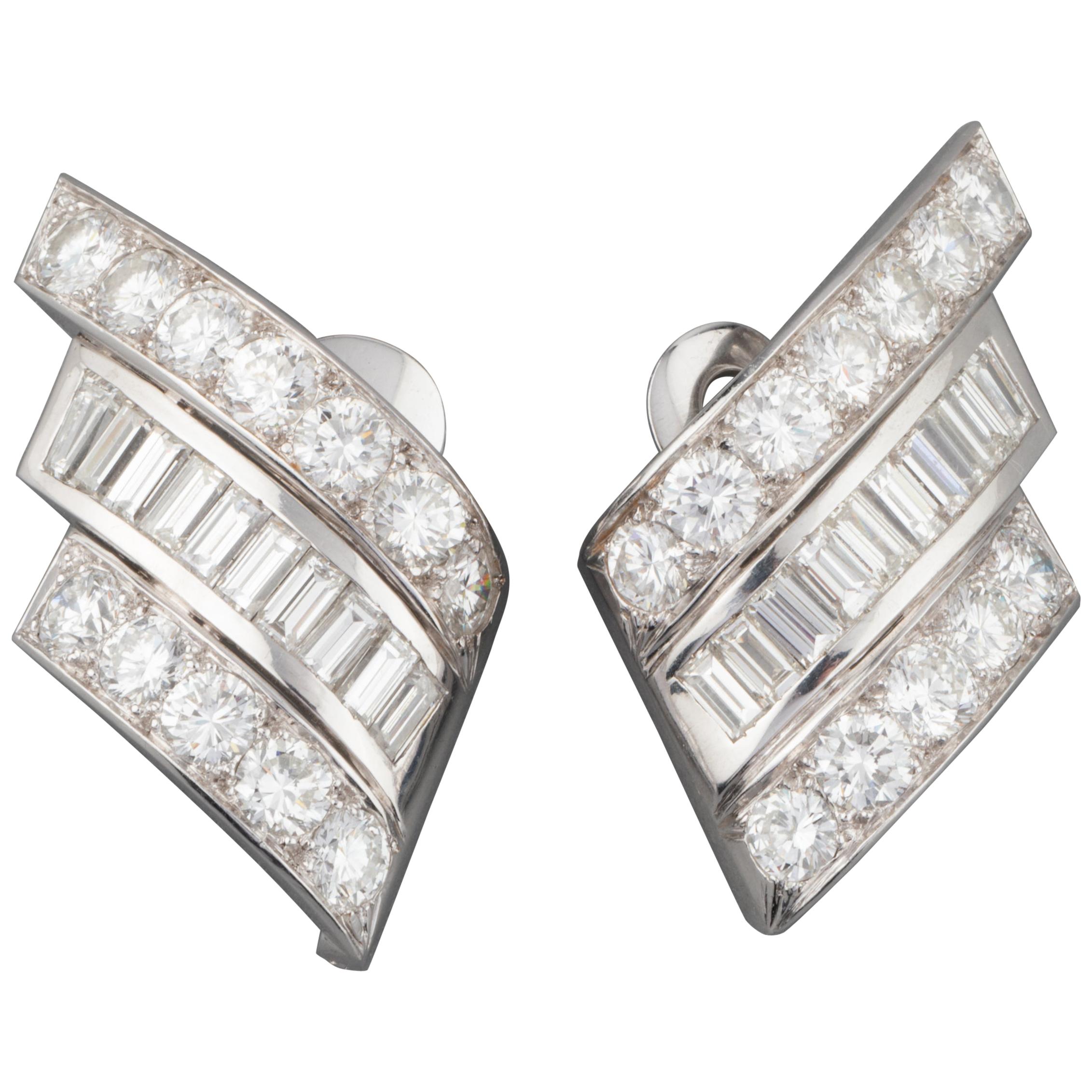 Gold and 10 Carats Diamonds French Vintage Earrings For Sale