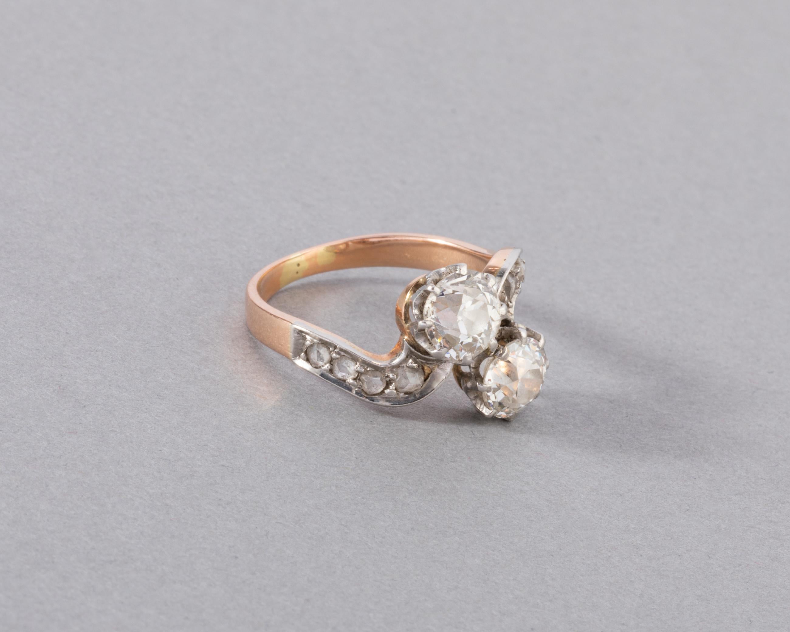Belle Époque Gold and 1.40 Carats Diamonds French Antique Toi et Moi Ring For Sale