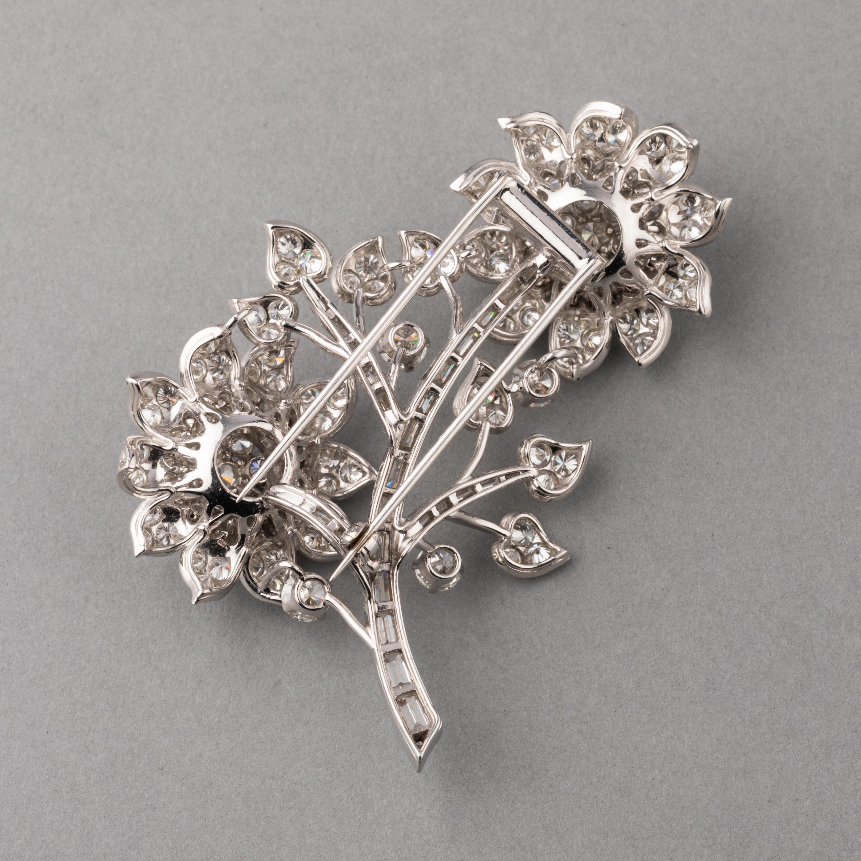 Gold and 17 Carats Diamonds French Vintage Brooch 4