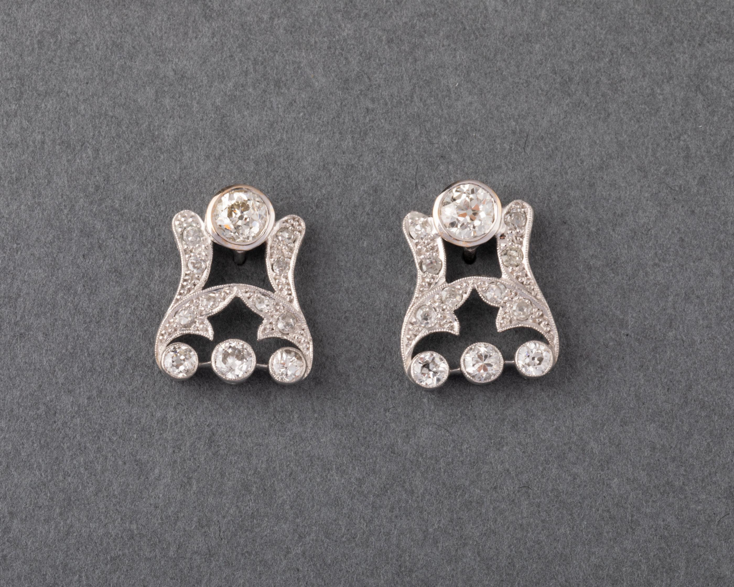 One lovely pair of earrings, European made circa 1930.

Made in white gold 18k and set with approximately 0.90 carats of diamonds per earrings. Old European cut. The diamonds are good quality, white color and good clarity. The two principal diamonds