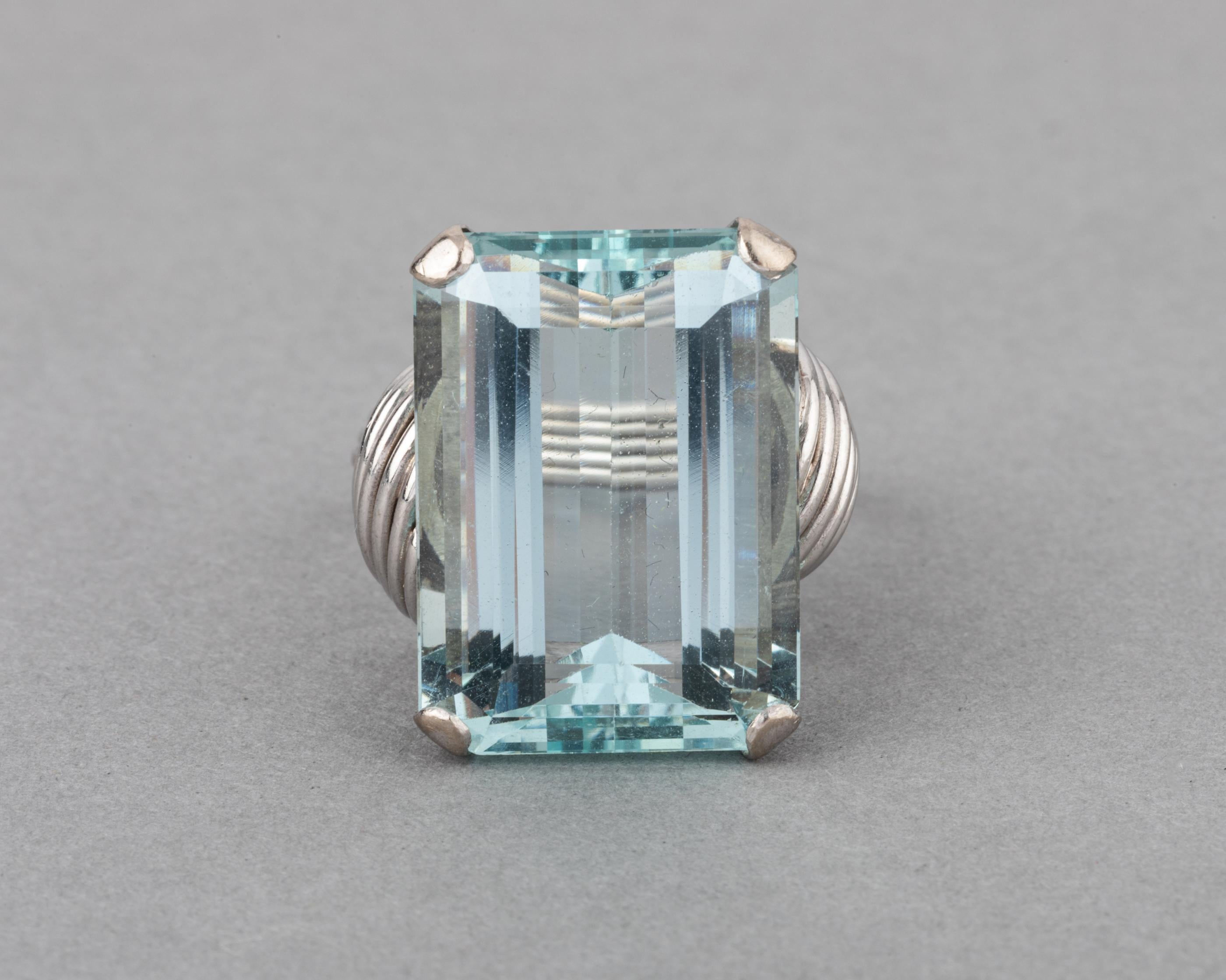 Gold and 25 Carats Aquamarine French Vintage Ring 1