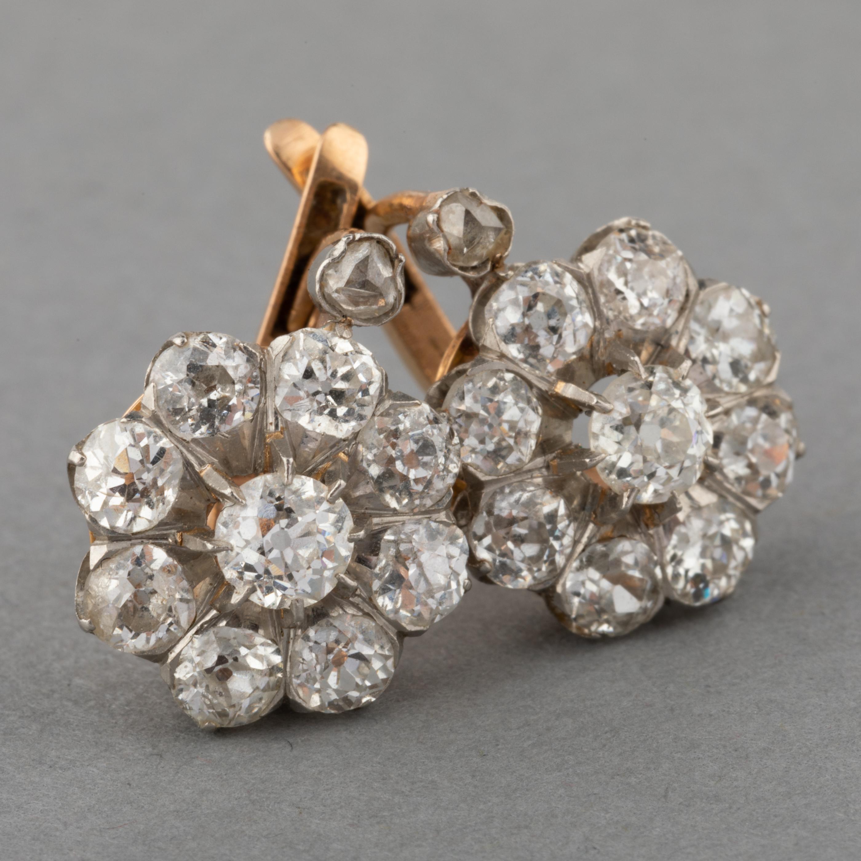 Belle Époque Gold and 2.50 Carats Diamonds French Antique Earrings For Sale