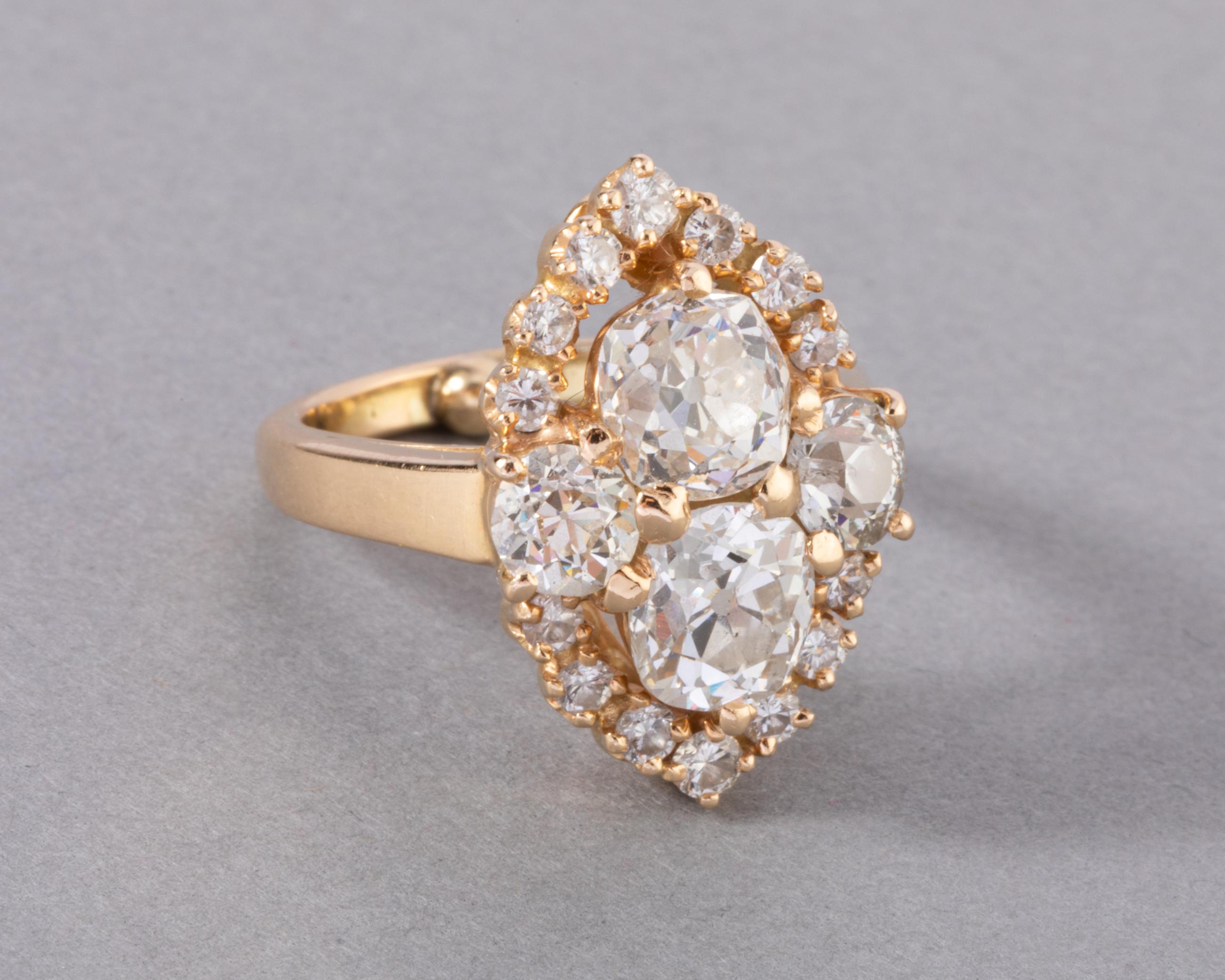 Gold and 3 Carats Diamonds Vintage Ring For Sale 1