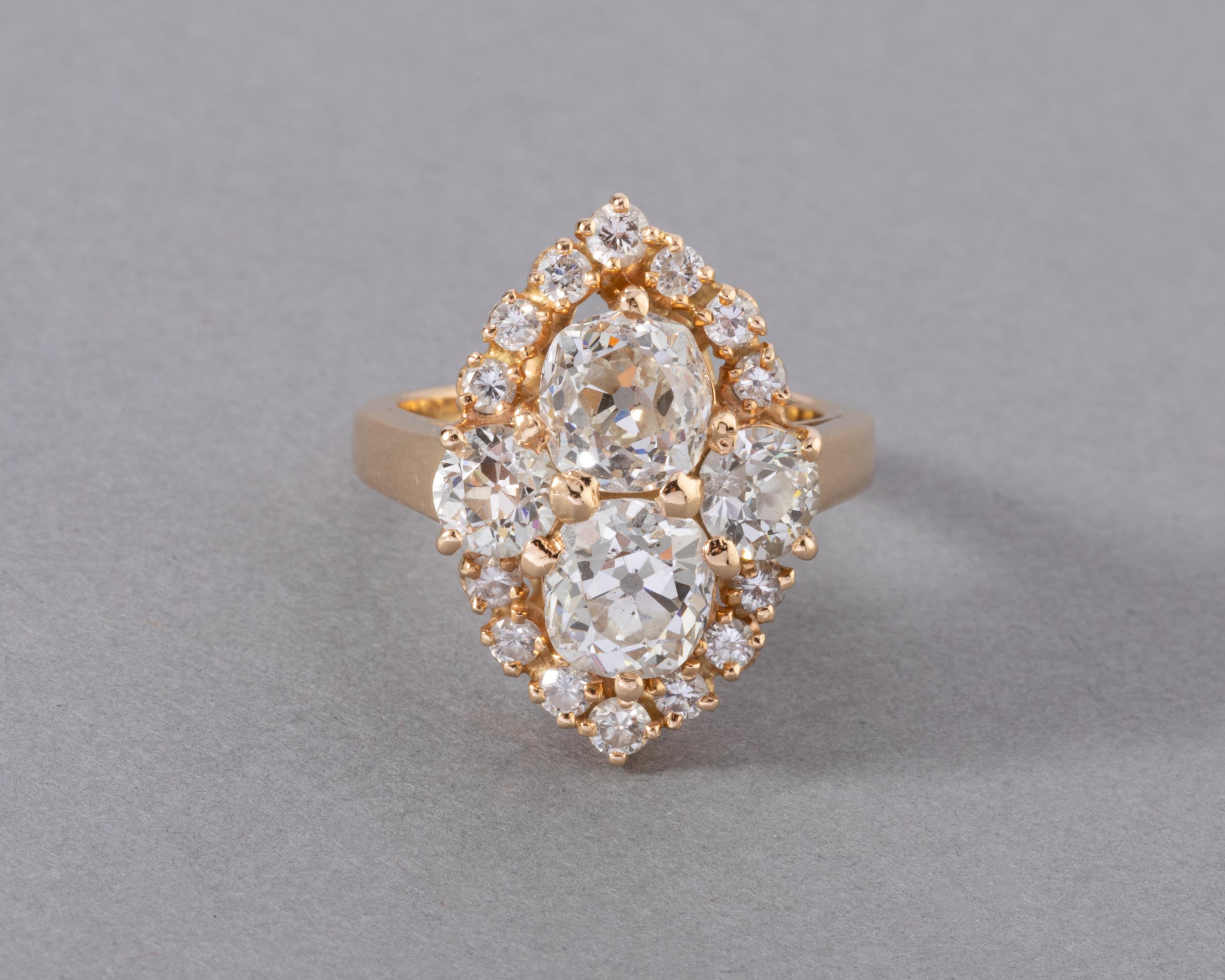 Gold and 3 Carats Diamonds Vintage Ring For Sale 2