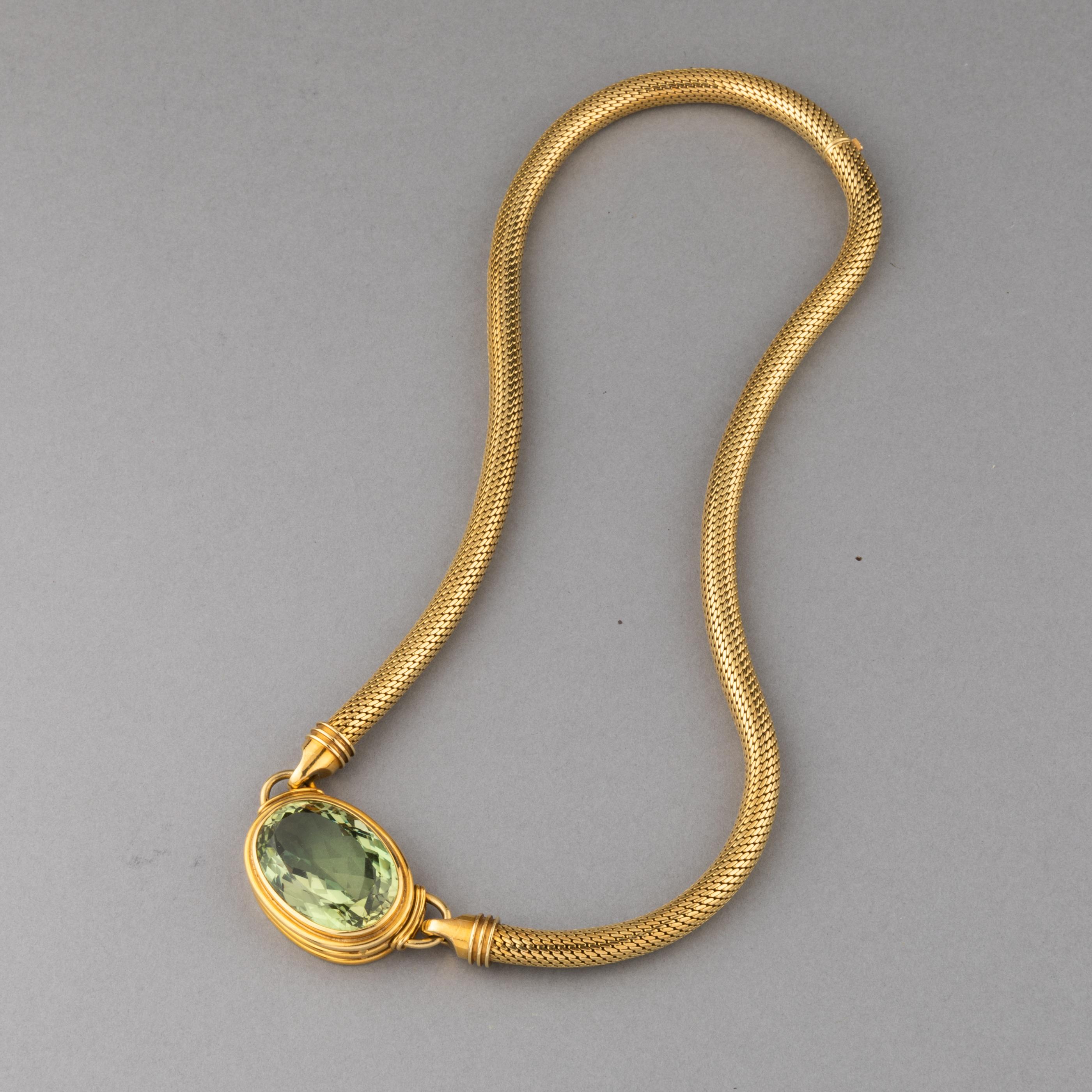 Gold and 30 Carats Peridot Gübelin Vintage Necklace In Excellent Condition For Sale In Saint-Ouen, FR