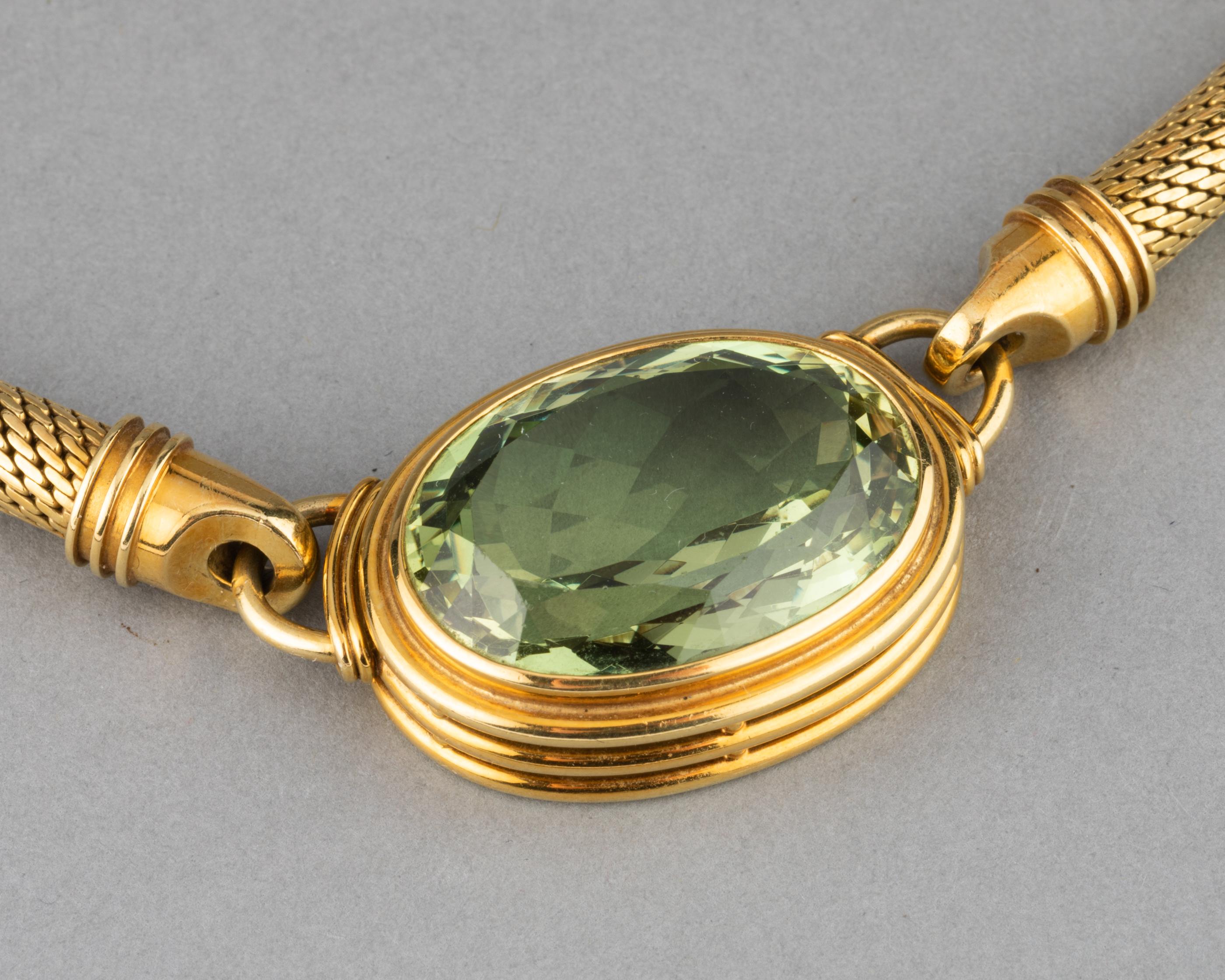 Gold and 30 Carats Peridot Gübelin Vintage Necklace For Sale 1