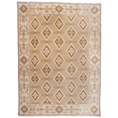 Teppich mit Blumen und Diamanten in Gold und Beige