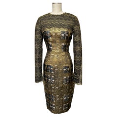 Vestido ajustado de manga larga de brocado francés y encaje en negro y dorado chic