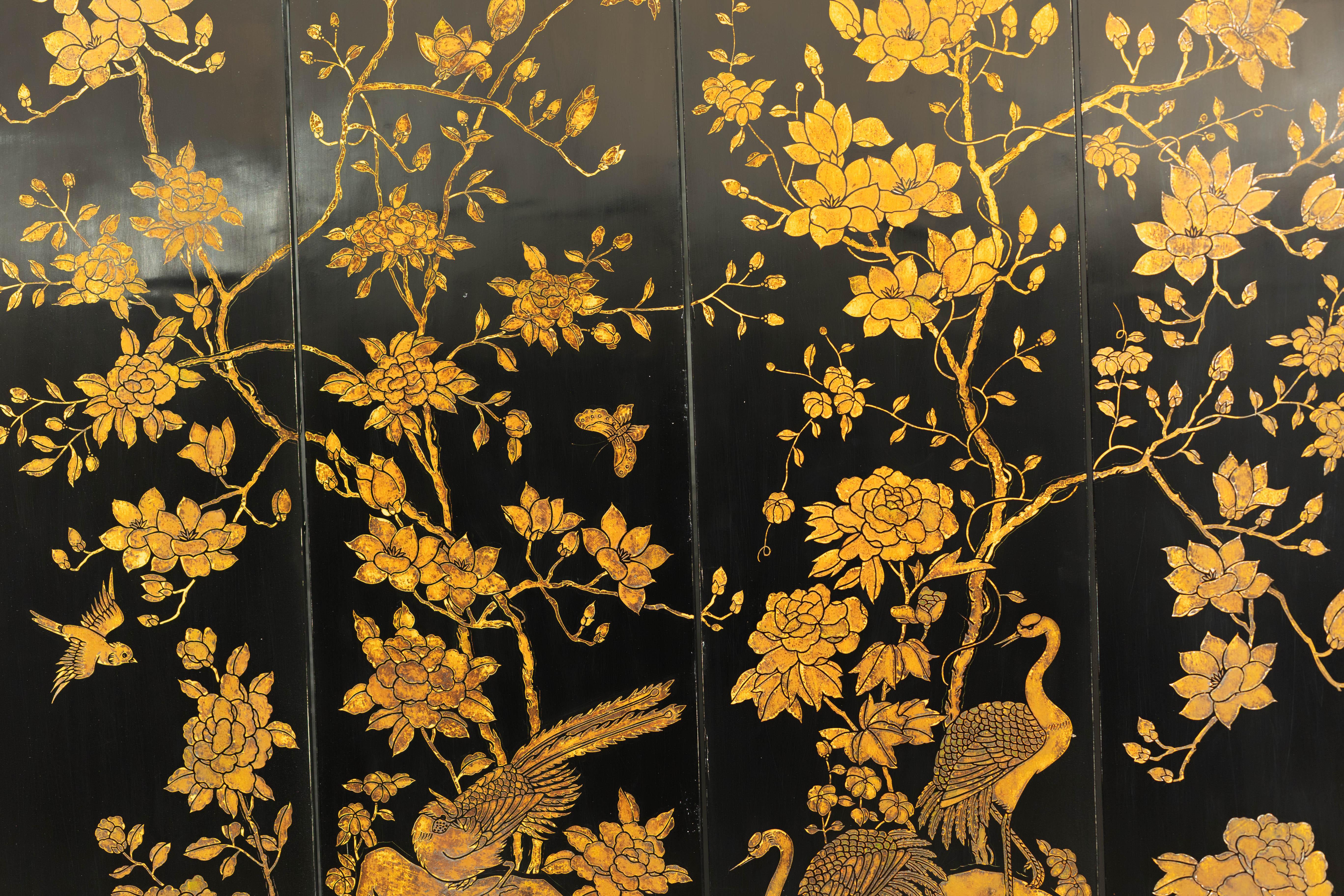 Gold and Black Lacquered Four-Panel Folding Screen with Birds and Blossoms For Sale 3