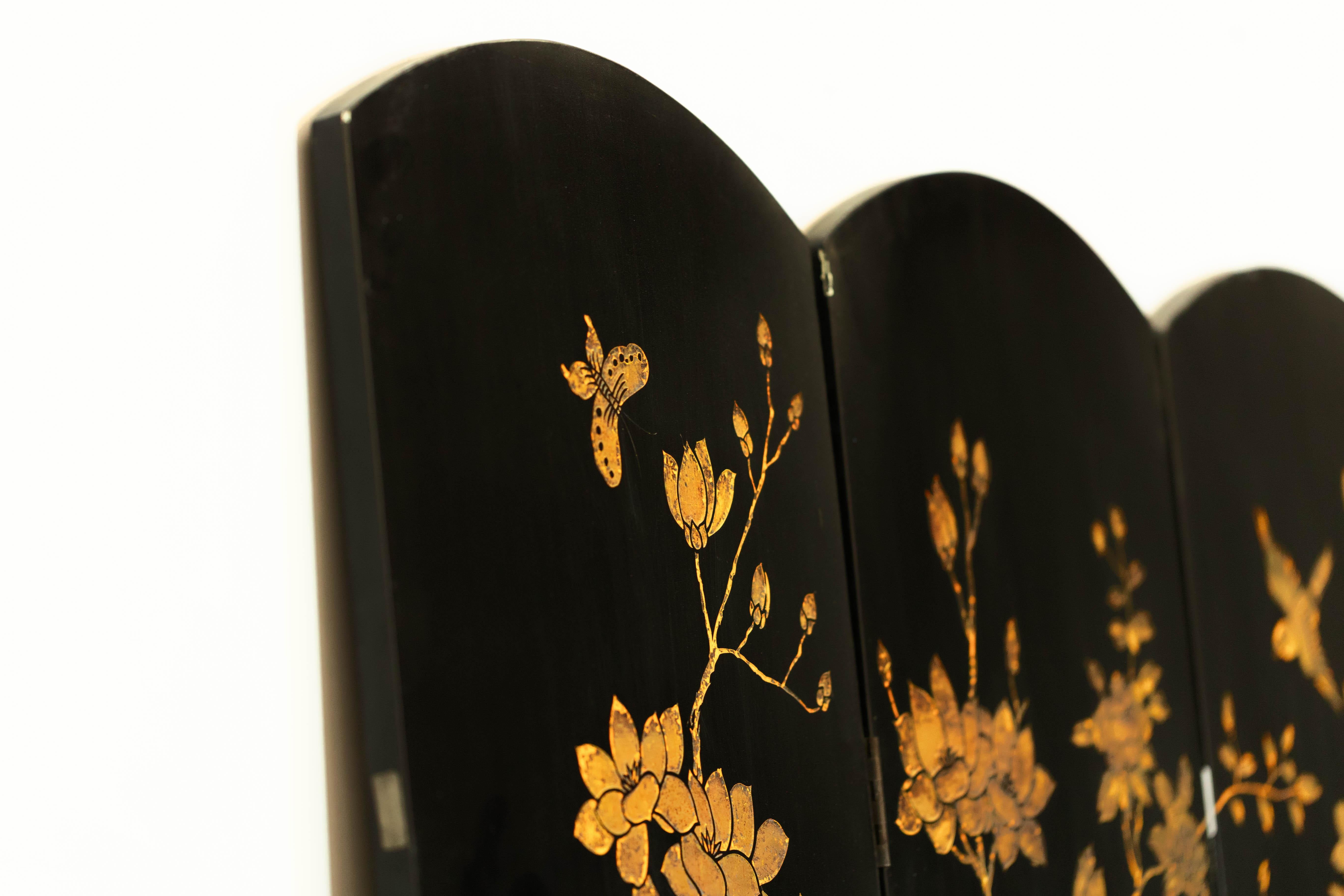 Gold and Black Lacquered Four-Panel Folding Screen with Birds and Blossoms For Sale 4