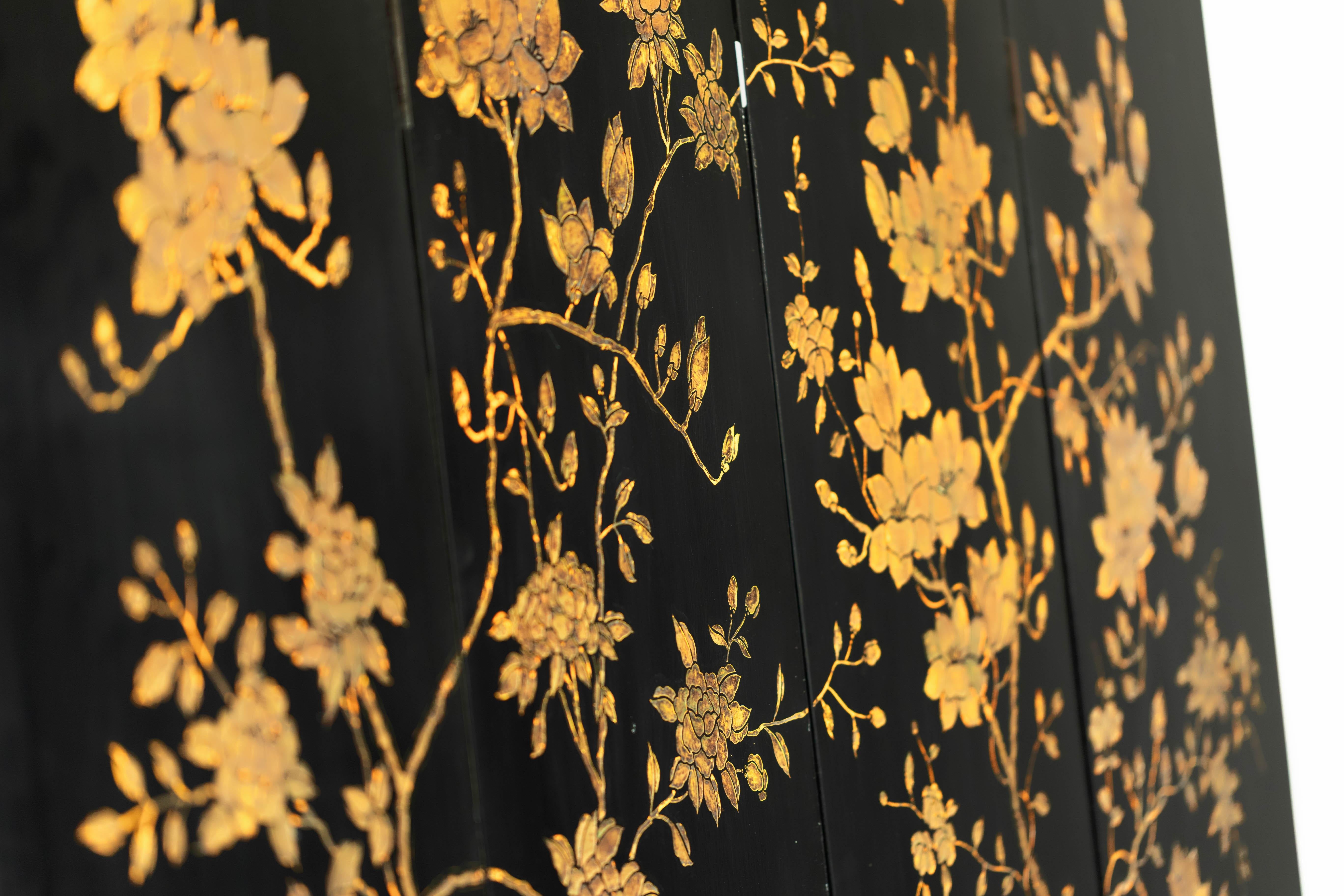 Gold and Black Lacquered Four-Panel Folding Screen with Birds and Blossoms For Sale 5