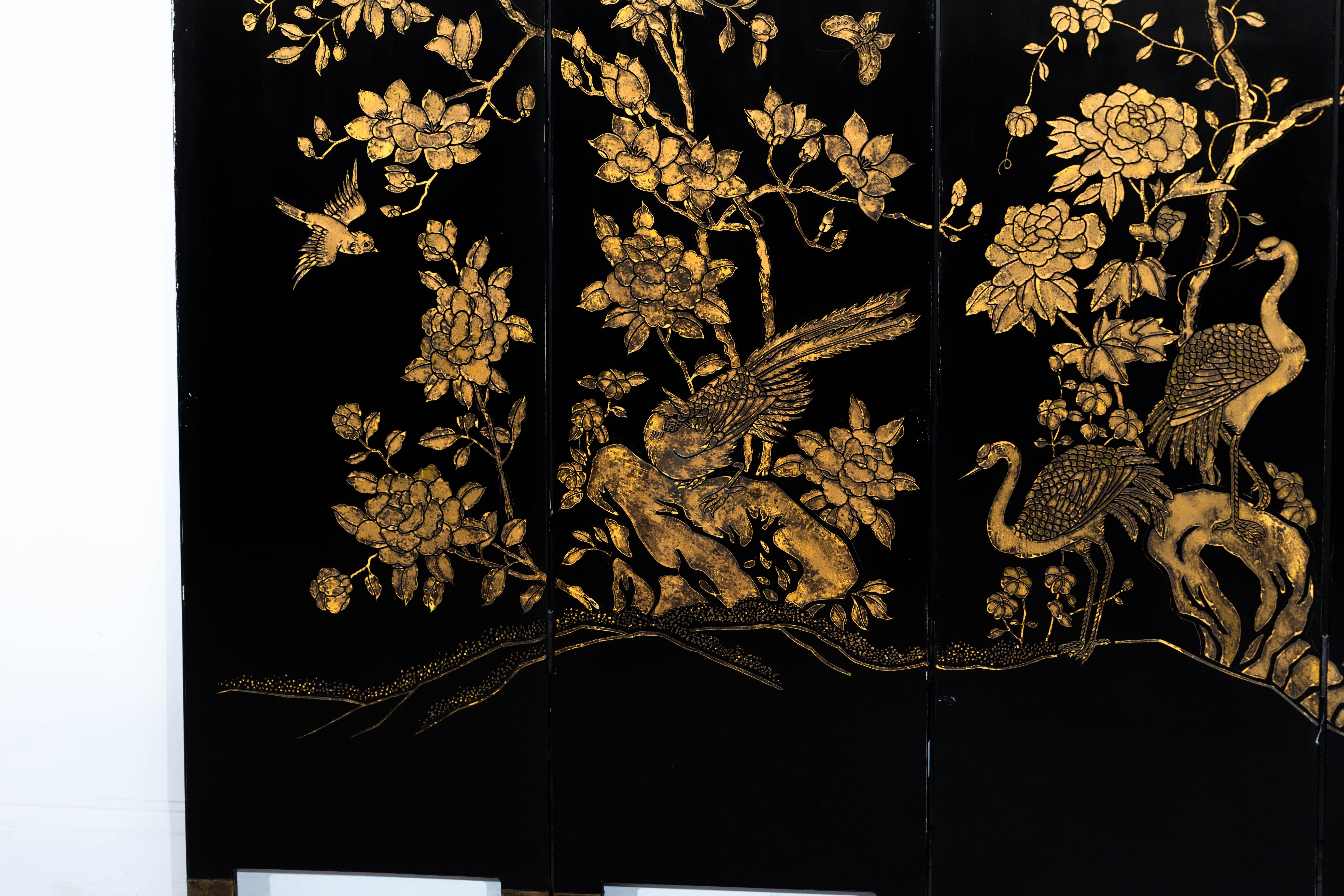 Gold and Black Lacquered Four-Panel Folding Screen with Birds and Blossoms For Sale 2