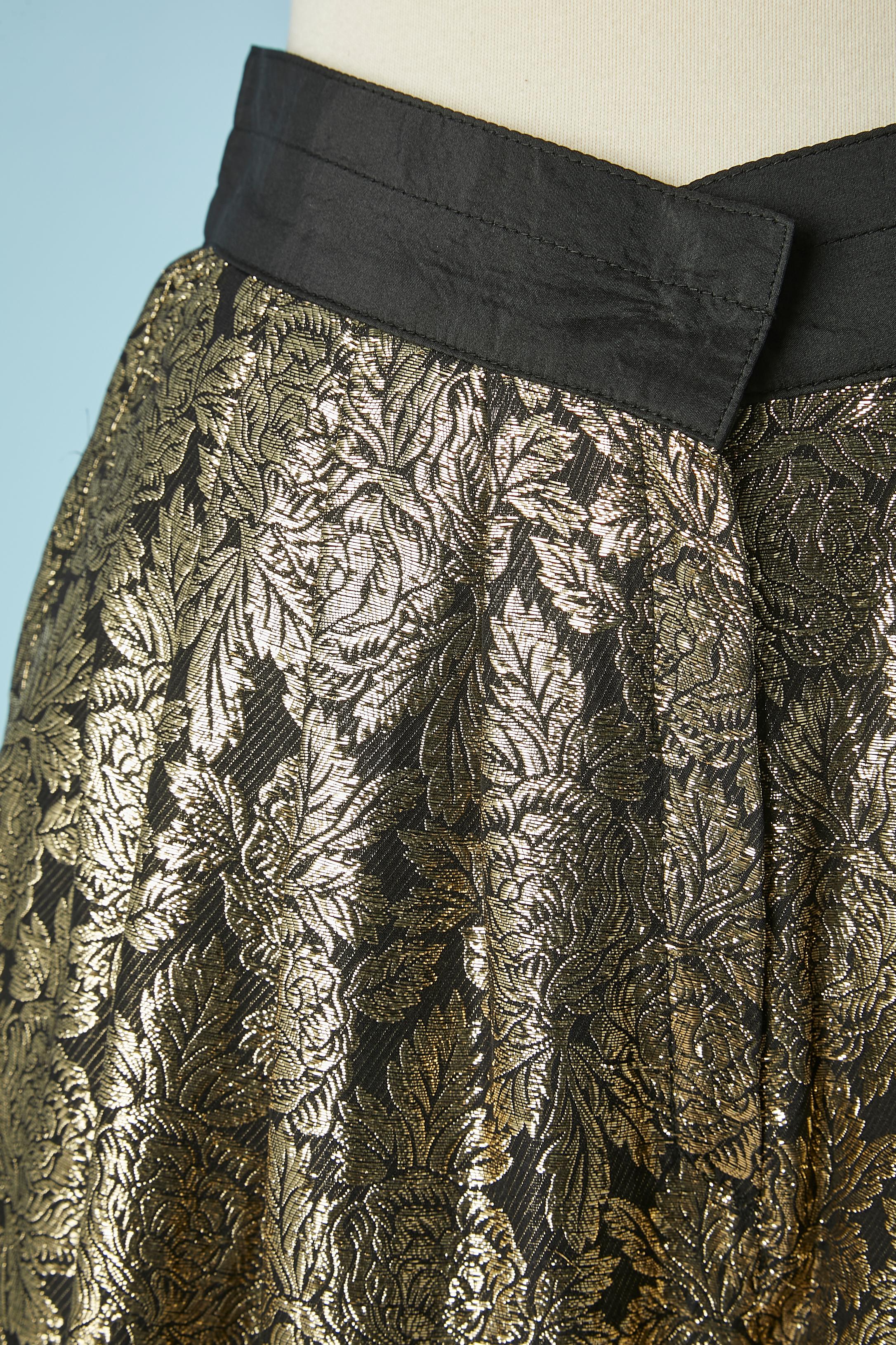 Gold and black lurex brocade trousers. Fabric composition: 80% silk, 20% polyester. Black silk waist band. Pocket on both side. Button, buttonhole and hook&eye closure in the top middle front. 
NEW WITH TAG
SIZE 42 (It) 38 (Fr) M ( but small waist) 
