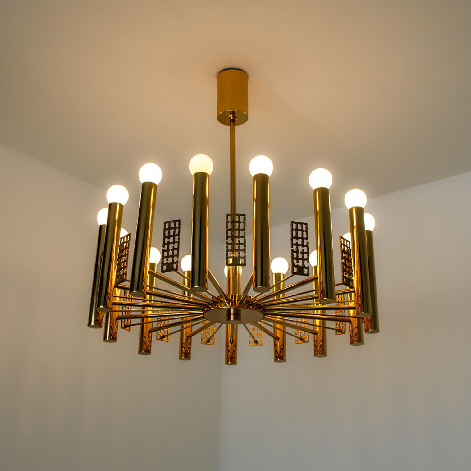 Gold and Brass Chandelier in Style of Sciolari, 1960 For Sale 5