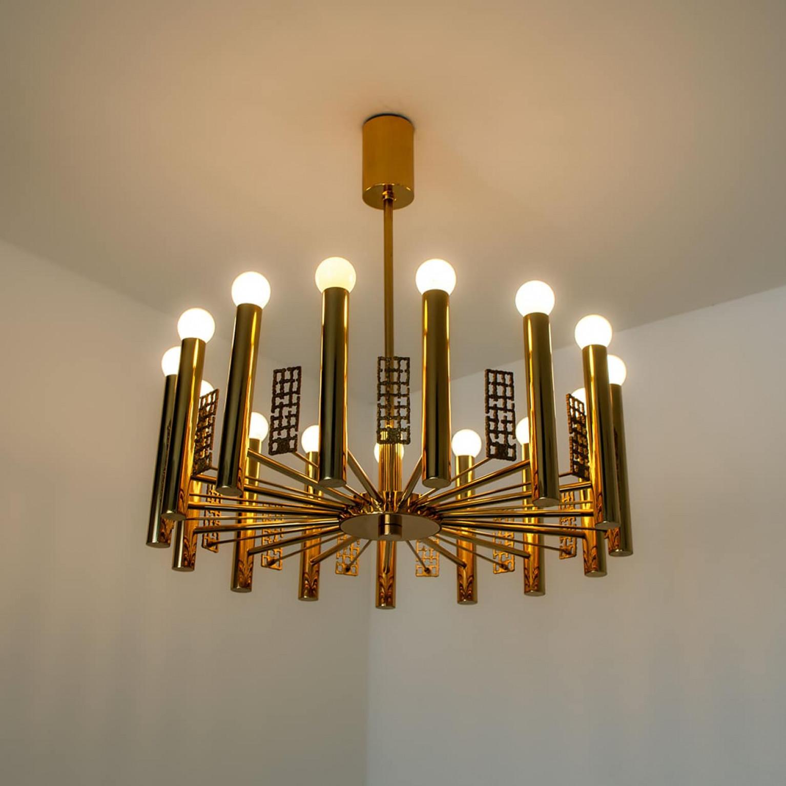 Lampadario in oro e ottone nello stile di Sciolari, 1960 in vendita 4