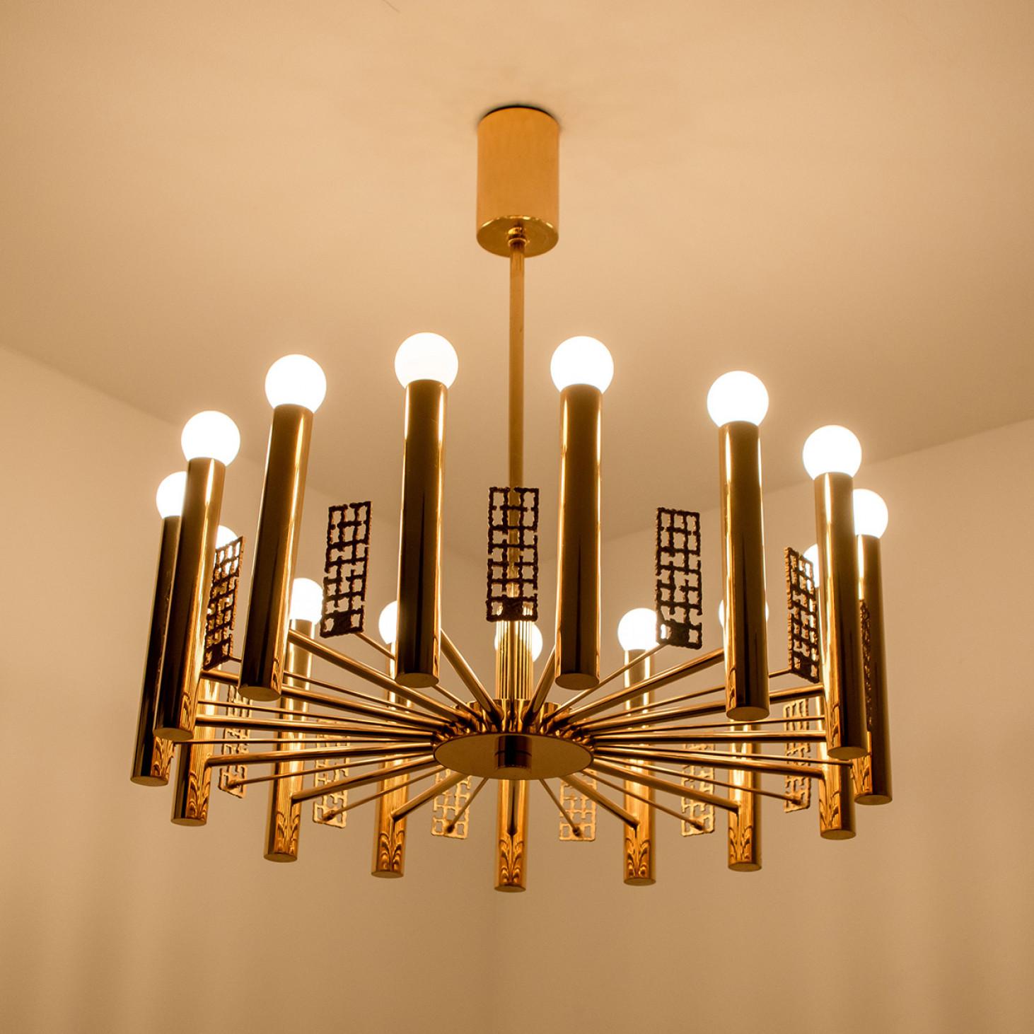 Gold and Brass Chandelier in Style of Sciolari, 1960 For Sale 6