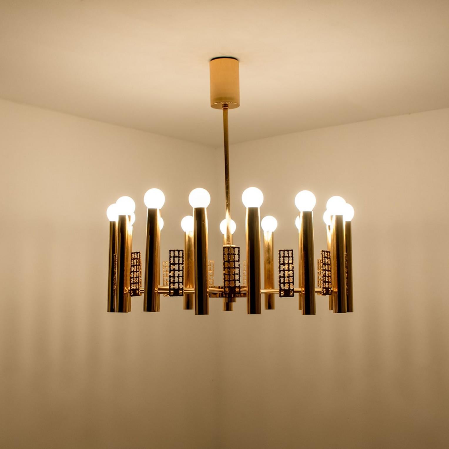 Lampadario in oro e ottone nello stile di Sciolari, 1960 in vendita 6