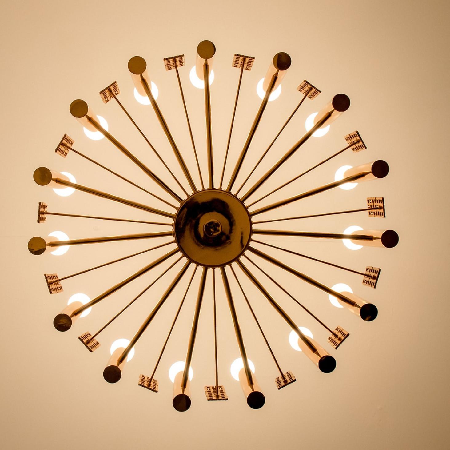 Gold and Brass Chandelier in Style of Sciolari, 1960 en vente 7