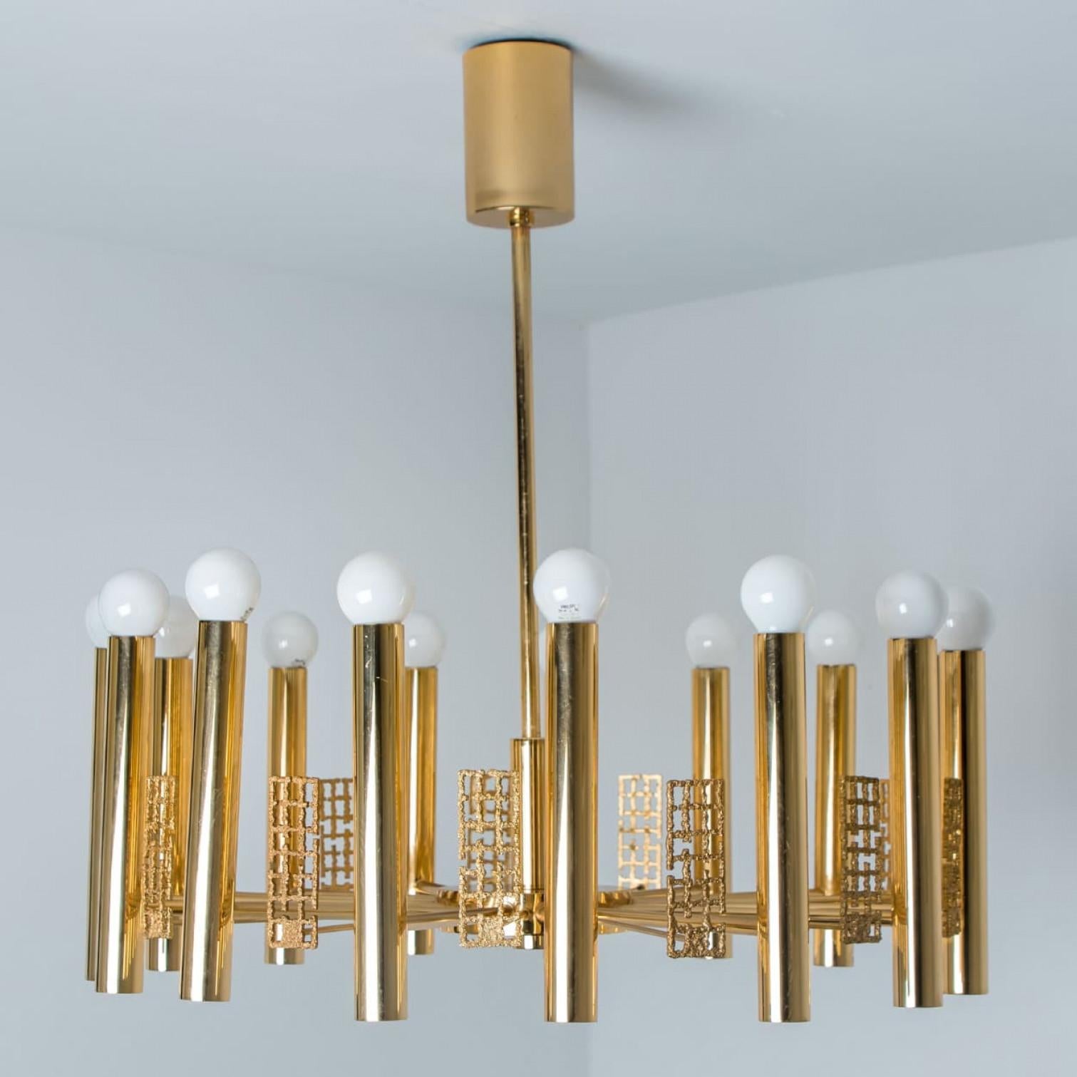 Italiano Lampadario in oro e ottone nello stile di Sciolari, 1960 in vendita