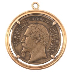Pendentif en or et bronze avec pièce de monnaie italienne