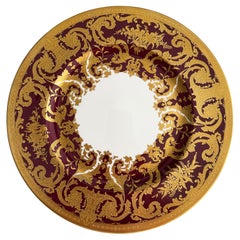 Plato decorativo dorado y burdeos en estilo barroco de De Lamerie