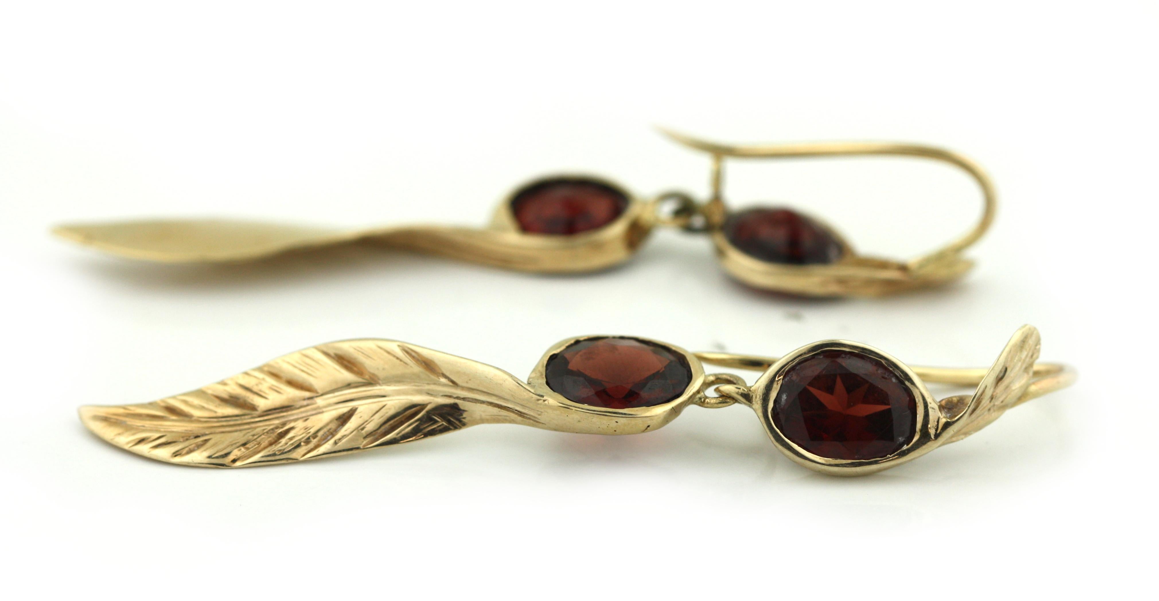 Femenino o masculino Pendientes de gota de oro y piedras de color en venta