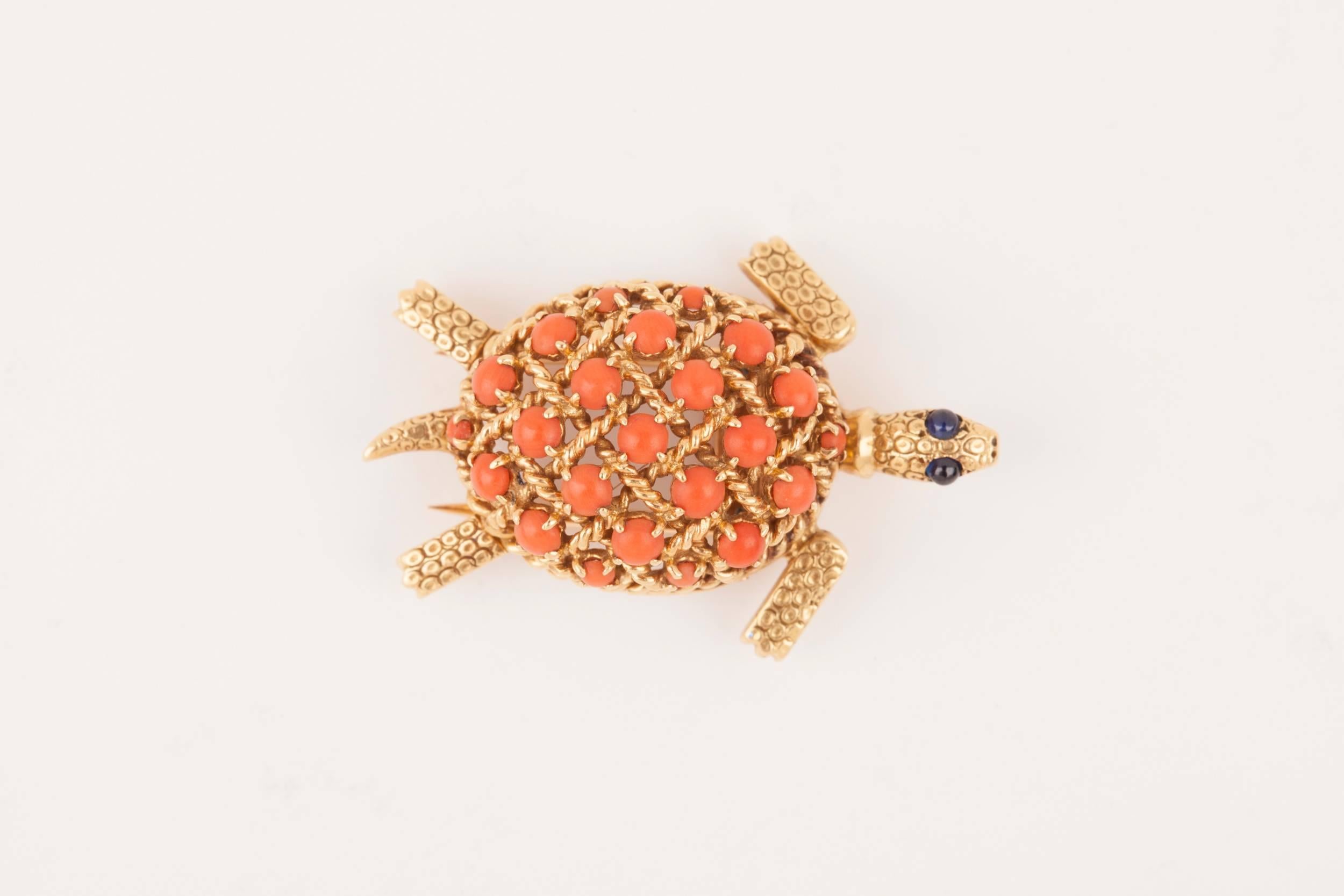 Beautiful Cartier Turtle brooch. Made in france circa 1960.
Gold 18K and Coral cabochons.
Signed and numbers.
Weight: 12.70 grams
Dimensions: 3.70 * 2.5 cm
In perfect condition 