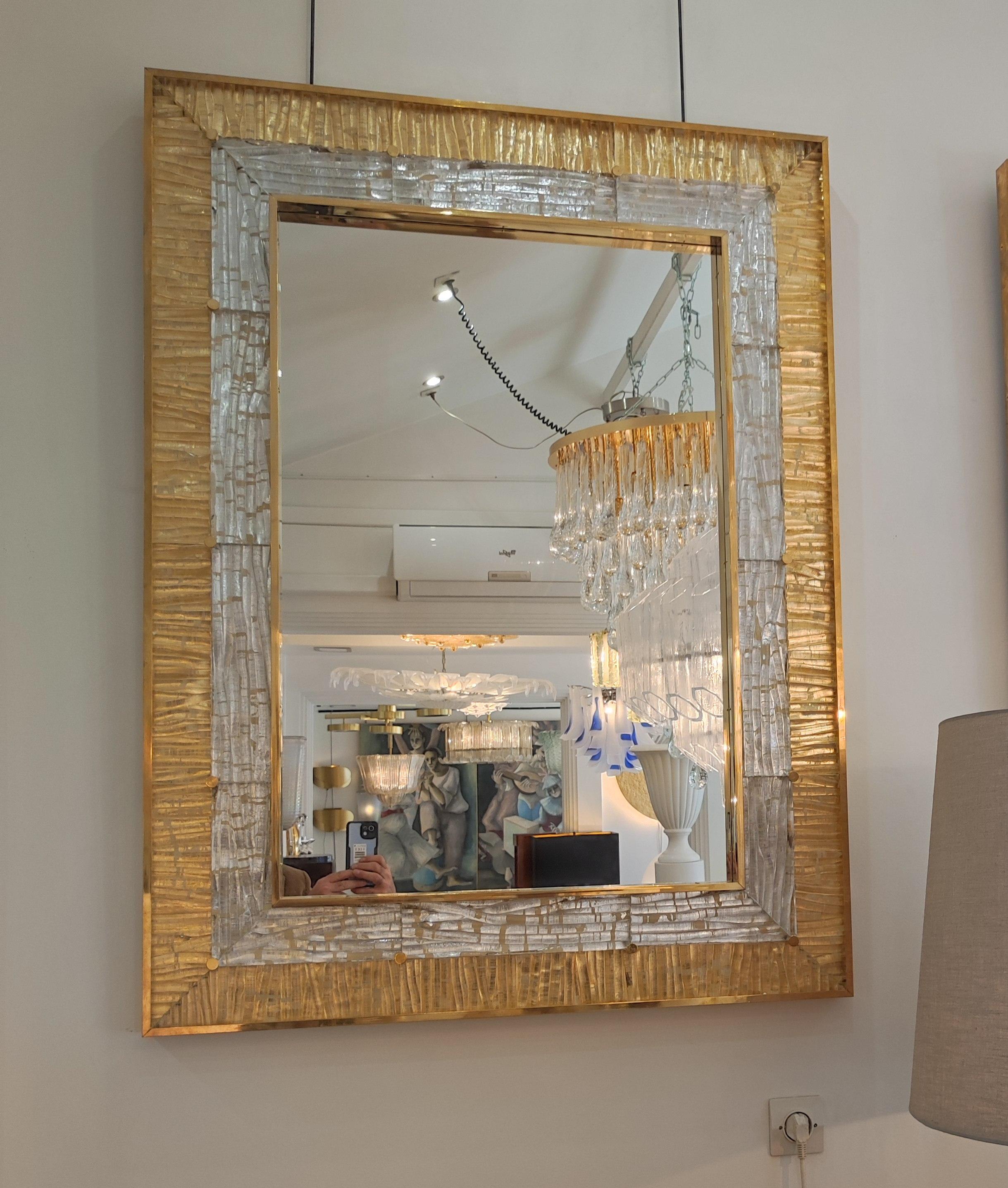 Laiton Miroir en verre de Murano et laiton, or et cristal en vente