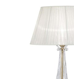 Lampada da tavolo in oro e cristallo con paralume in organza