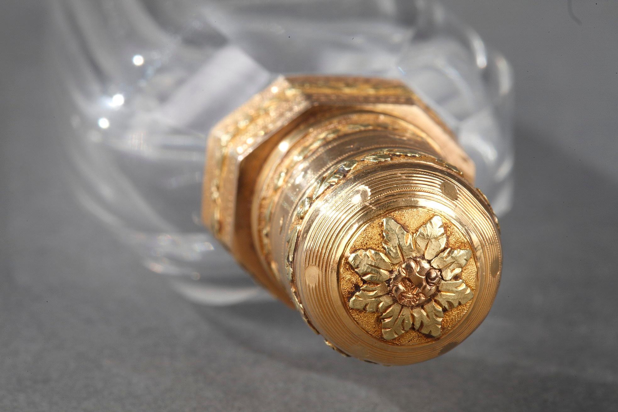 Gold and Cut Crystal Perfume Flask Louis XVI, circa 1784 In Good Condition In Paris, FR